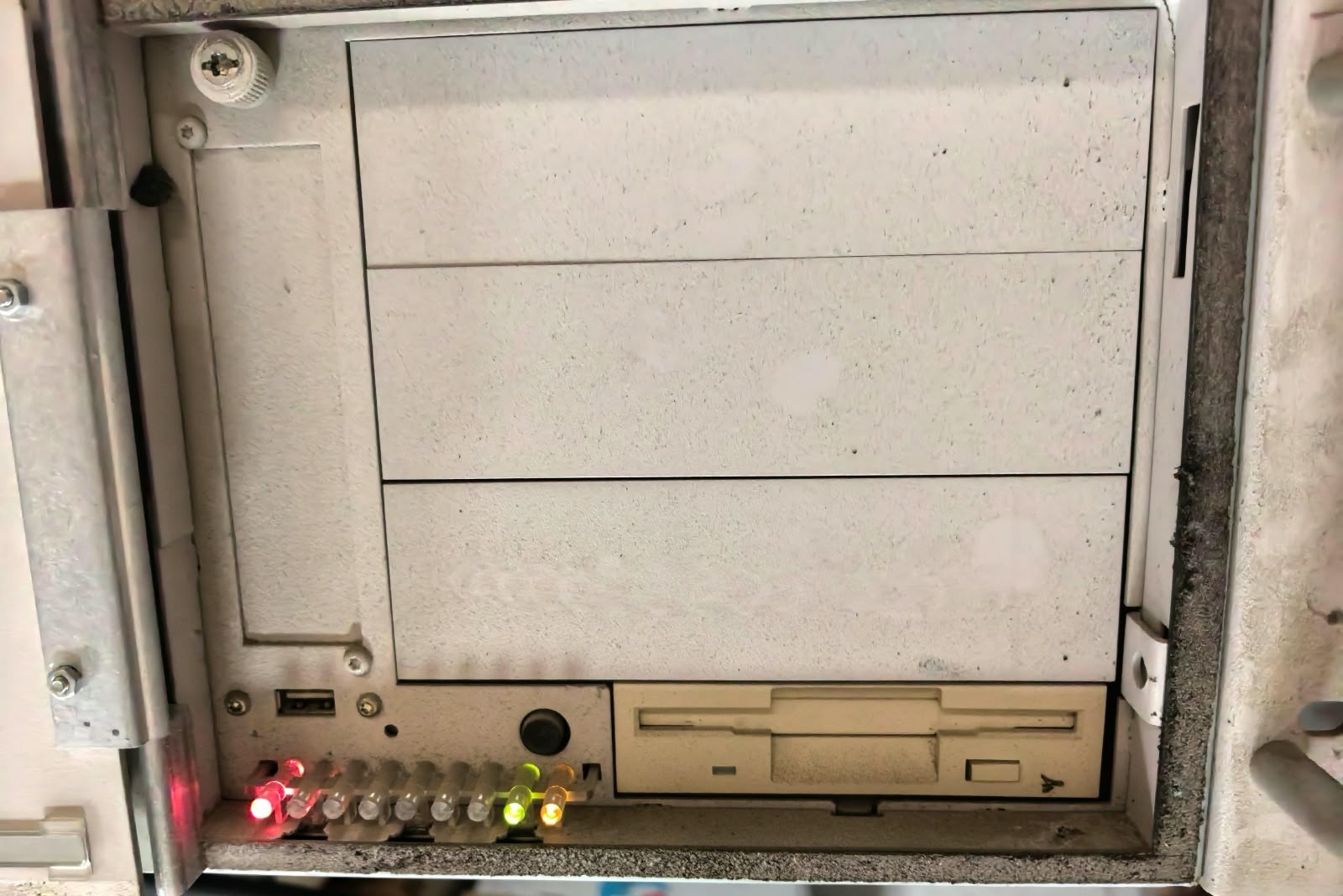 SIEMENS EAE PCR412RABV.I0090 SIEMENS EAE PCR412RABV.I0090 SIMATIC RACK-PC 840 V2 3