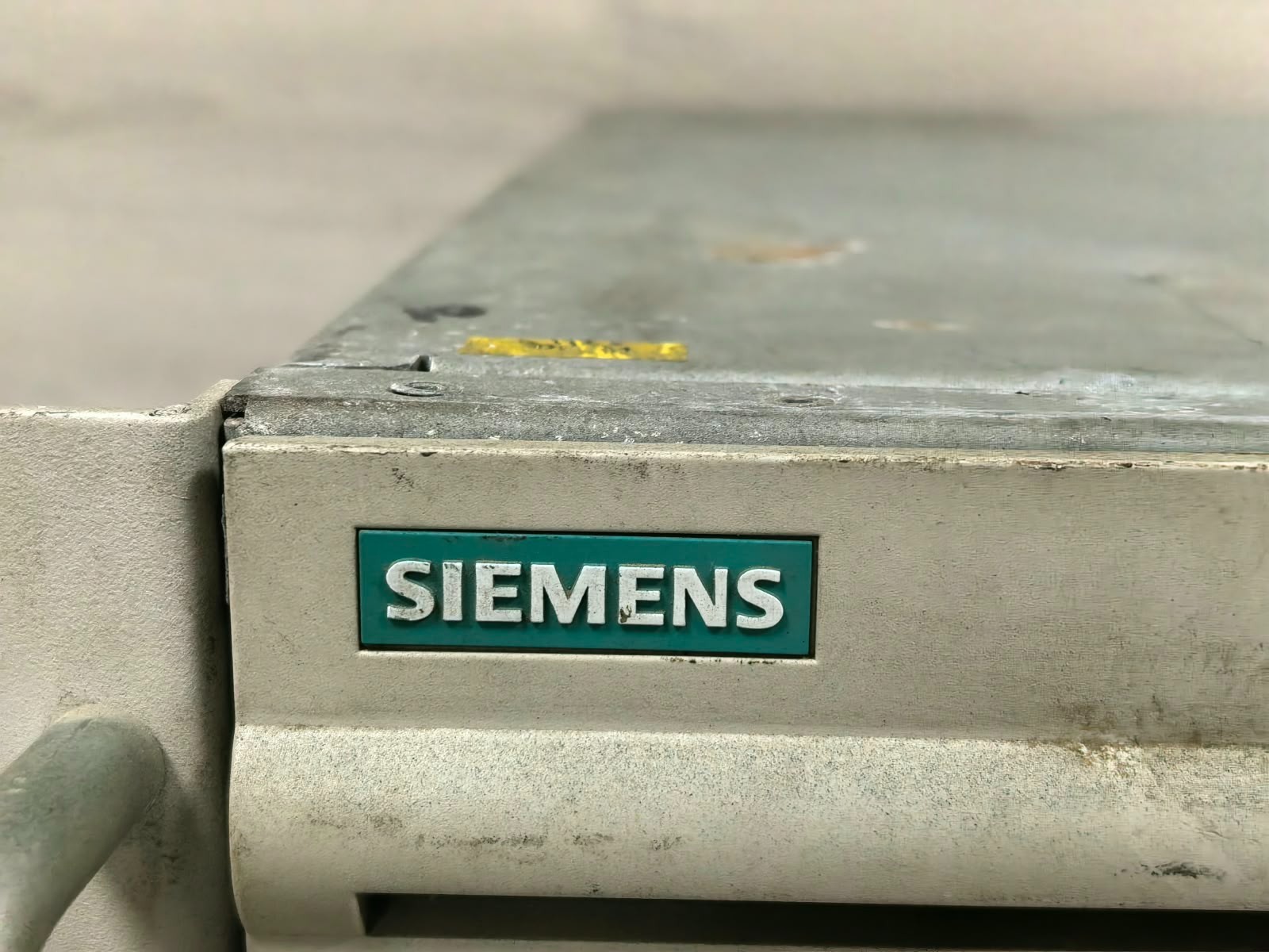 SIEMENS EAE PCR412RABV.I0090 SIEMENS EAE PCR412RABV.I0090 SIMATIC RACK-PC 840 V2 7