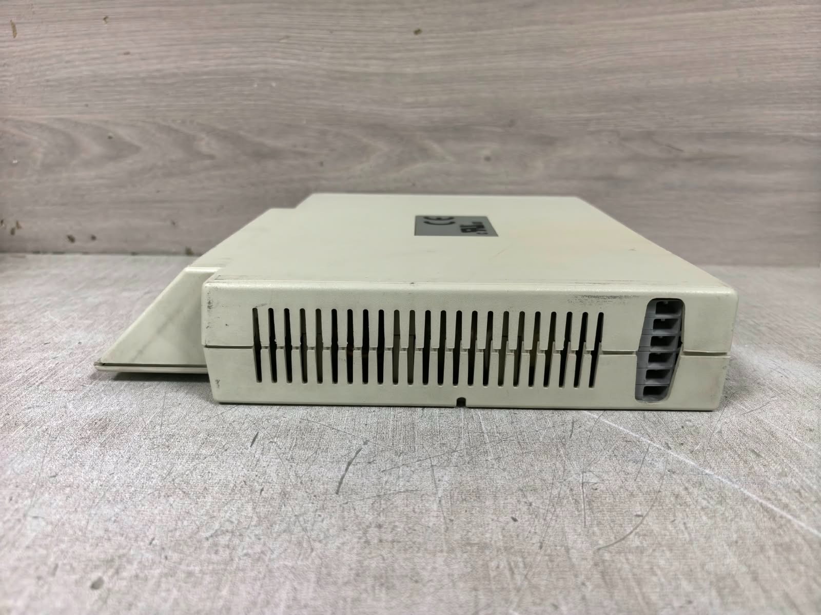 HELVAR HES98020 REV.8 HI S/W V1.7 HELVAR HES98020 REV.8 HI 2-CHANNEL O/P MODULE S/W V1.7 240VAC 8