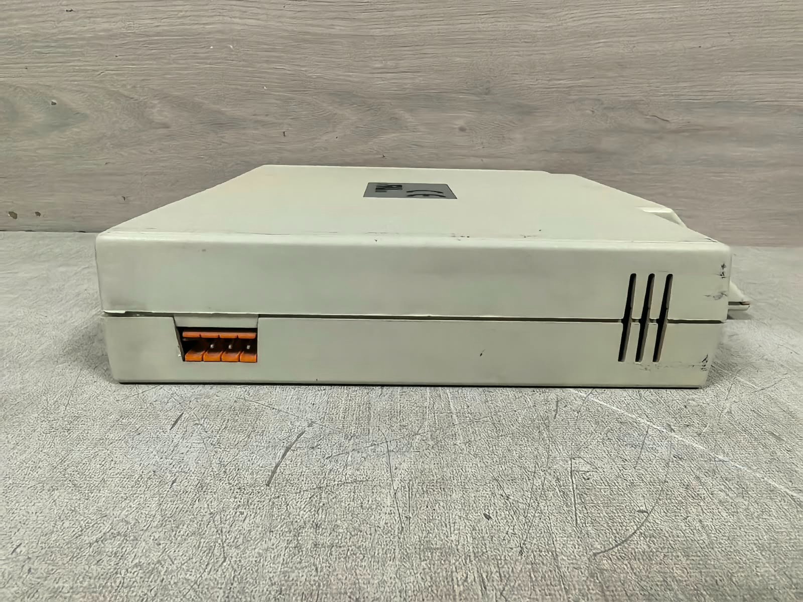 HELVAR HES98020 REV.8 HI S/W V1.7 HELVAR HES98020 REV.8 HI 2-CHANNEL O/P MODULE S/W V1.7 240VAC 9