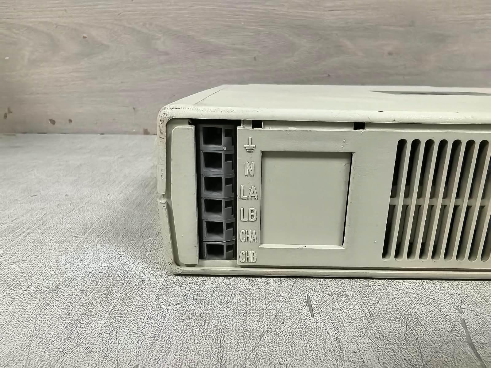 HELVAR HES98020 REV.9 HI S/W V1.7 HELVAR HES98020 REV.9 HI 2-CHANNEL O/P MODULE S/W V1.7 240VAC 3