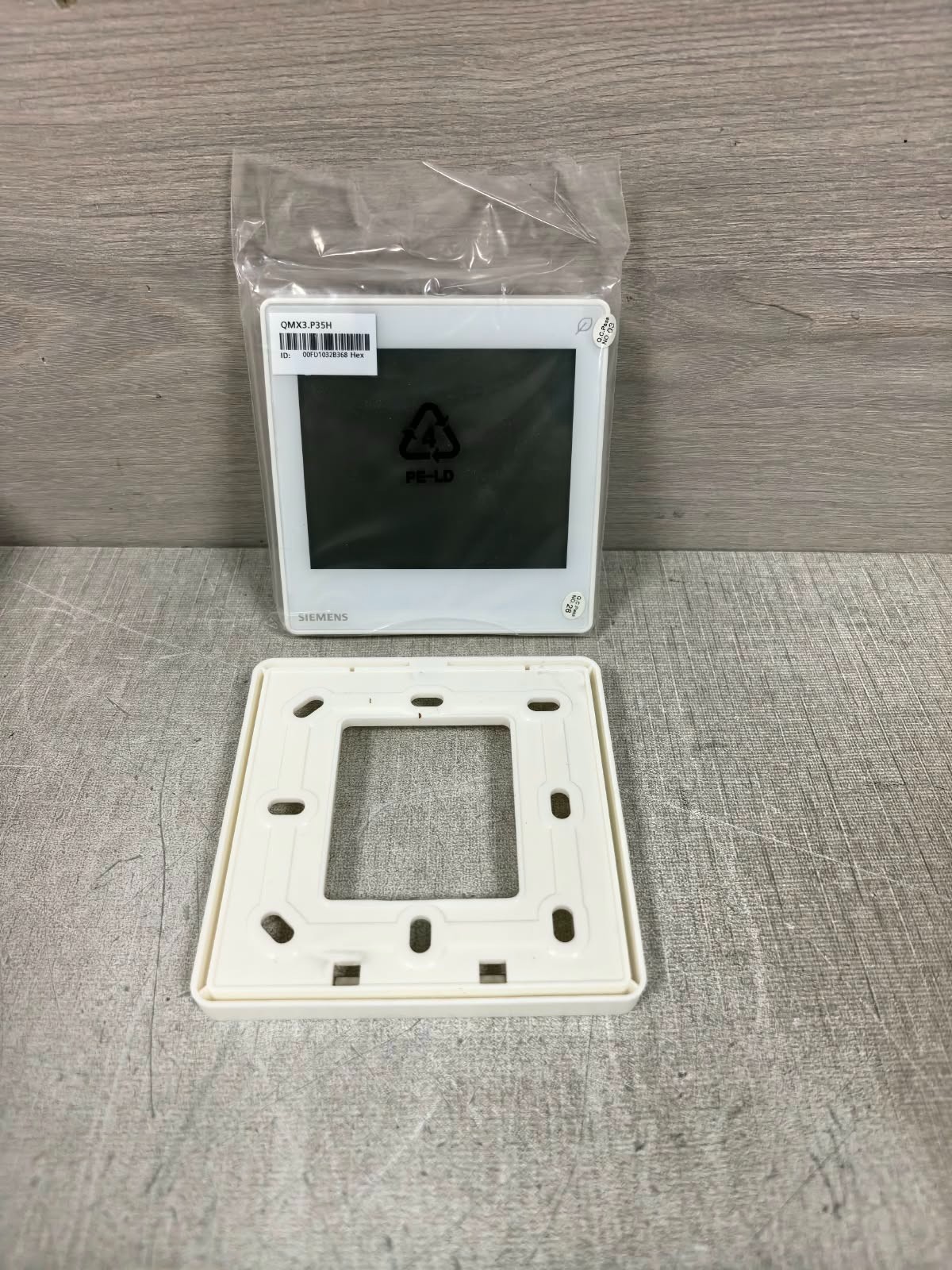 Siemens QMX3.P35H SIEMENS QMX3.P35H SENSOR AND ROOM UNIT 4