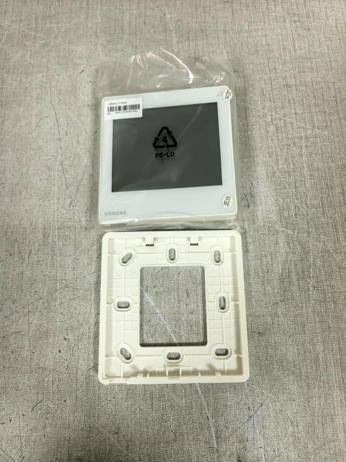 Siemens QMX3.P35H SIEMENS QMX3.P35H SENSOR AND ROOM UNIT 6