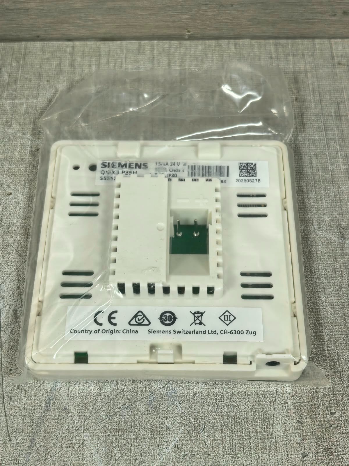 Siemens QMX3.P35H SIEMENS QMX3.P35H SENSOR AND ROOM UNIT 9
