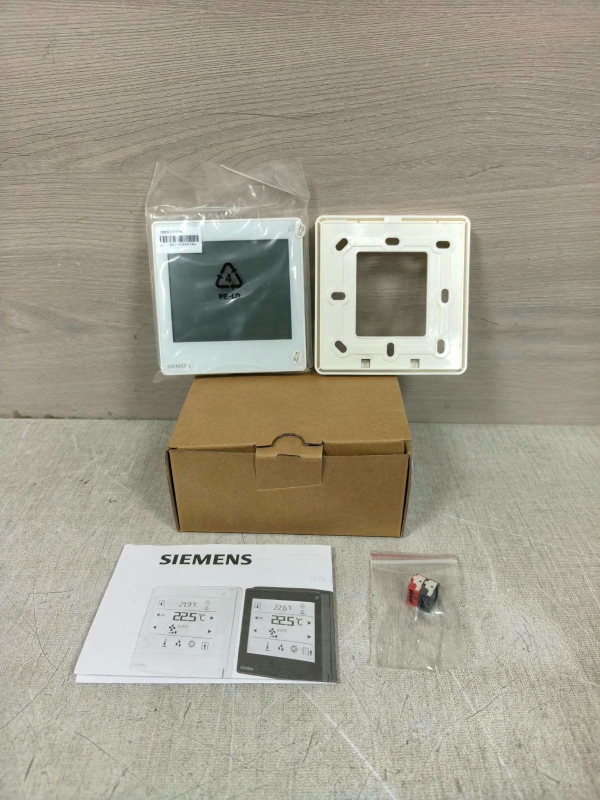 Siemens QMX3.P35H SIEMENS QMX3.P35H SENSOR AND ROOM UNIT 1