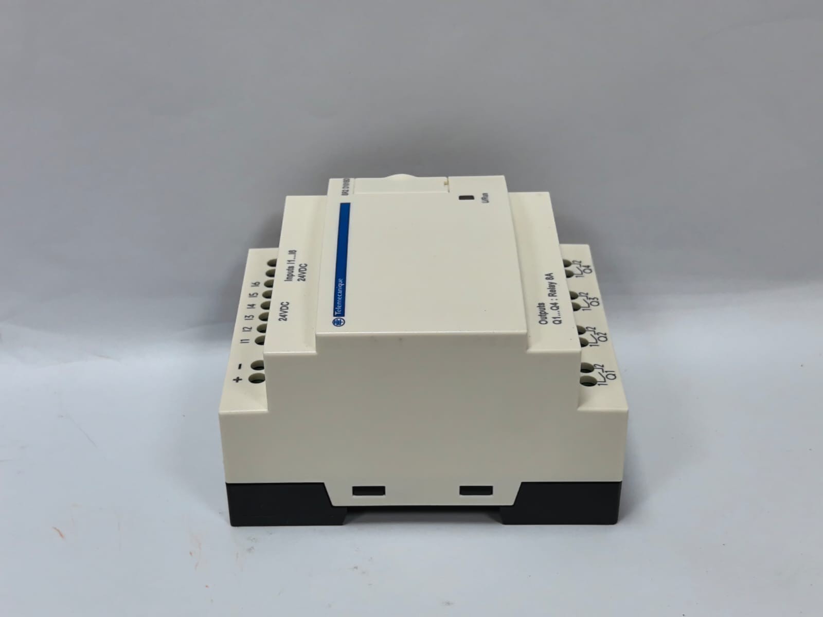 Telemecanique SR2 D101BD TELEMECANIQUE SR2 D101BD BASIC SMART RELAY SR2 6