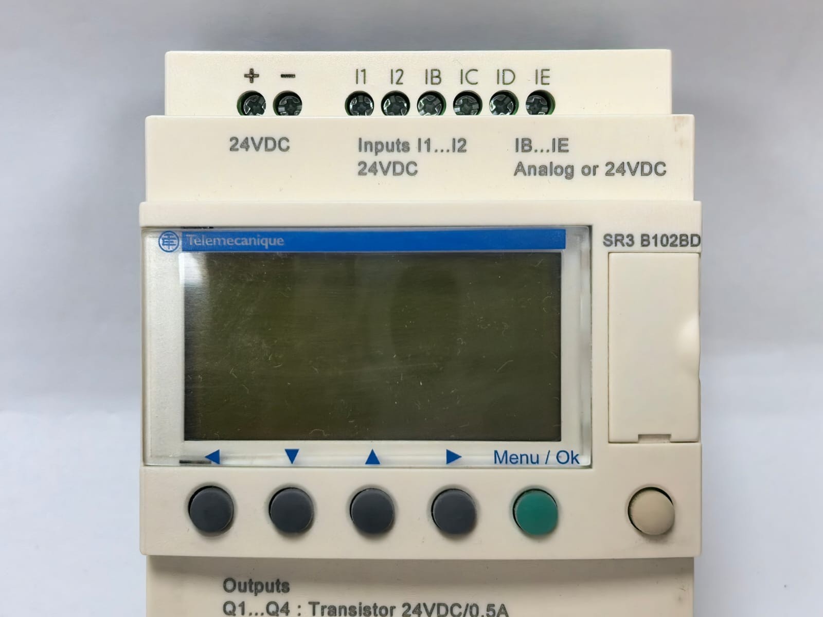 Telemecanique SR3 B102BD TELEMECANIQUE SR3 B102BD SMART RELAY WITH CLOCK 3