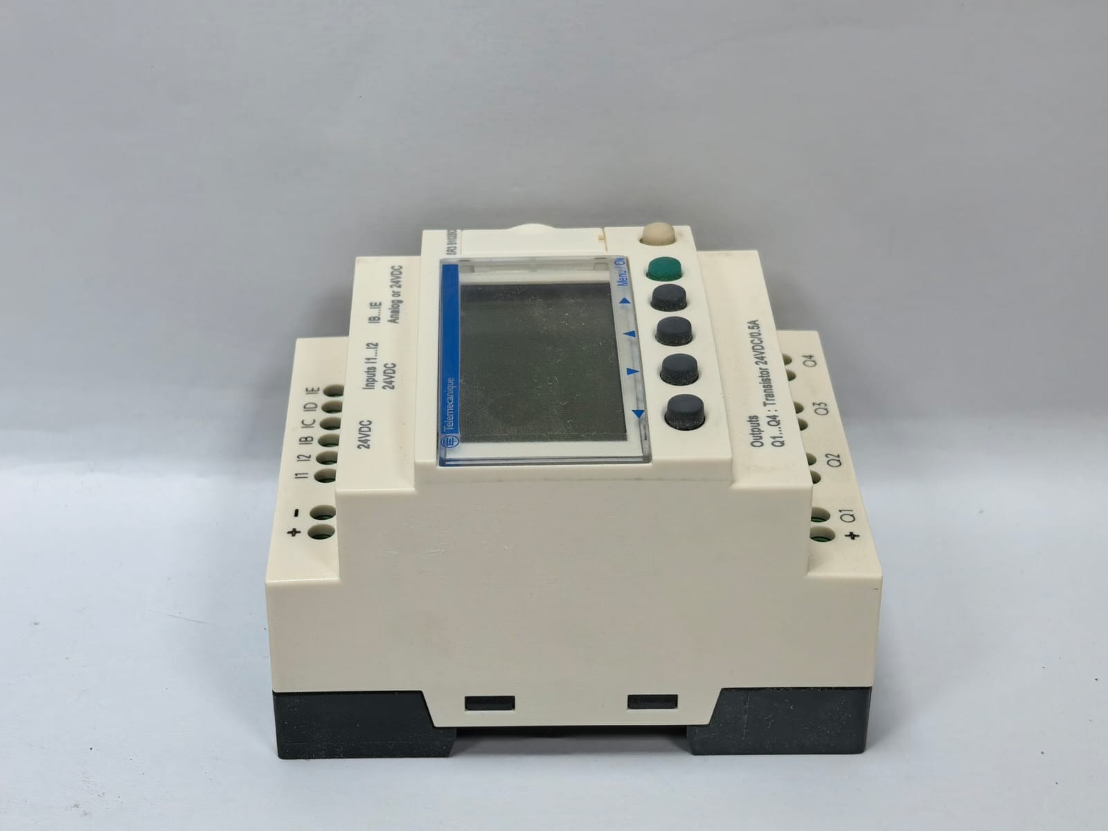 Telemecanique SR3 B102BD TELEMECANIQUE SR3 B102BD SMART RELAY WITH CLOCK 6