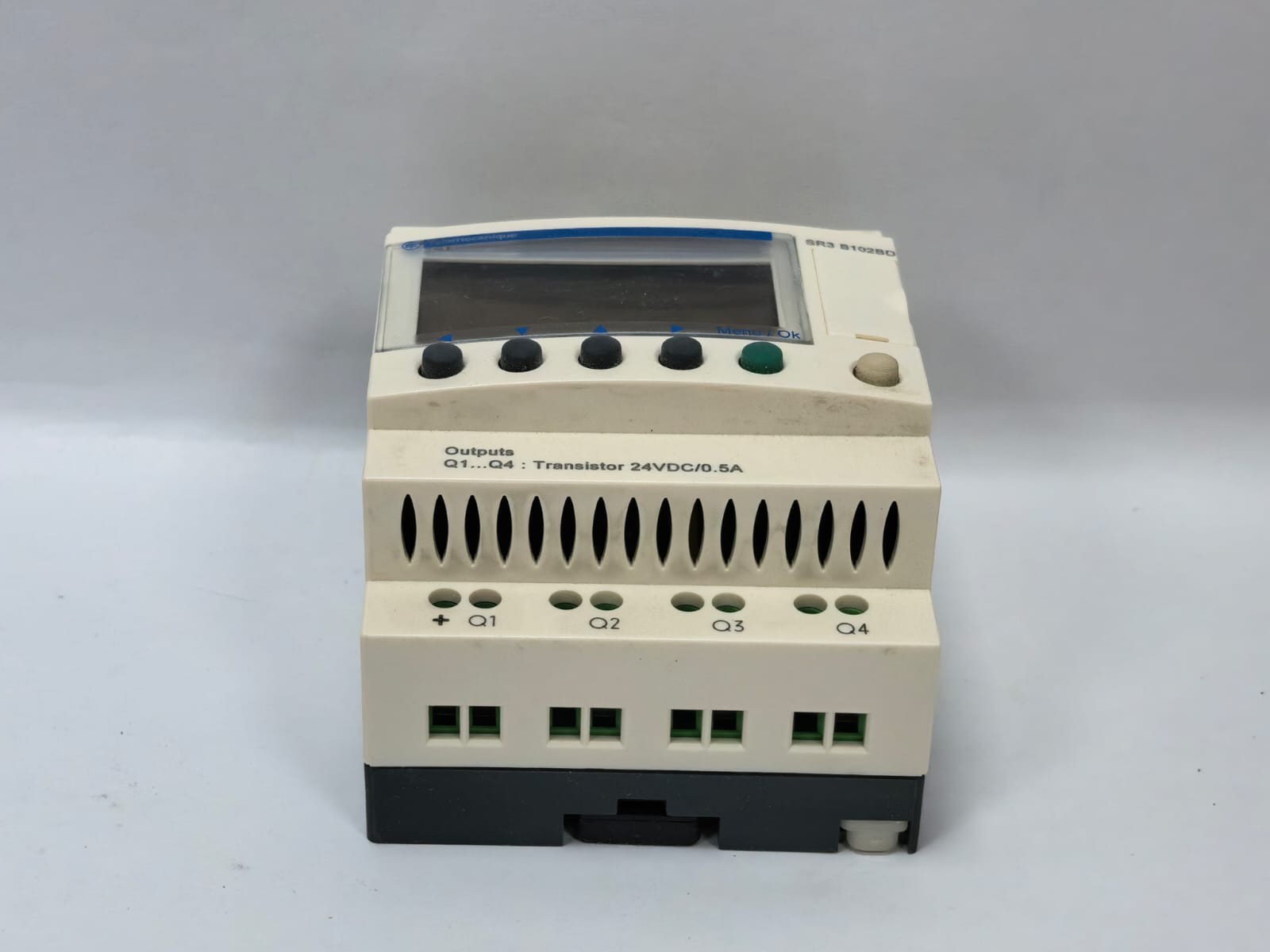 Telemecanique SR3 B102BD TELEMECANIQUE SR3 B102BD SMART RELAY WITH CLOCK 7