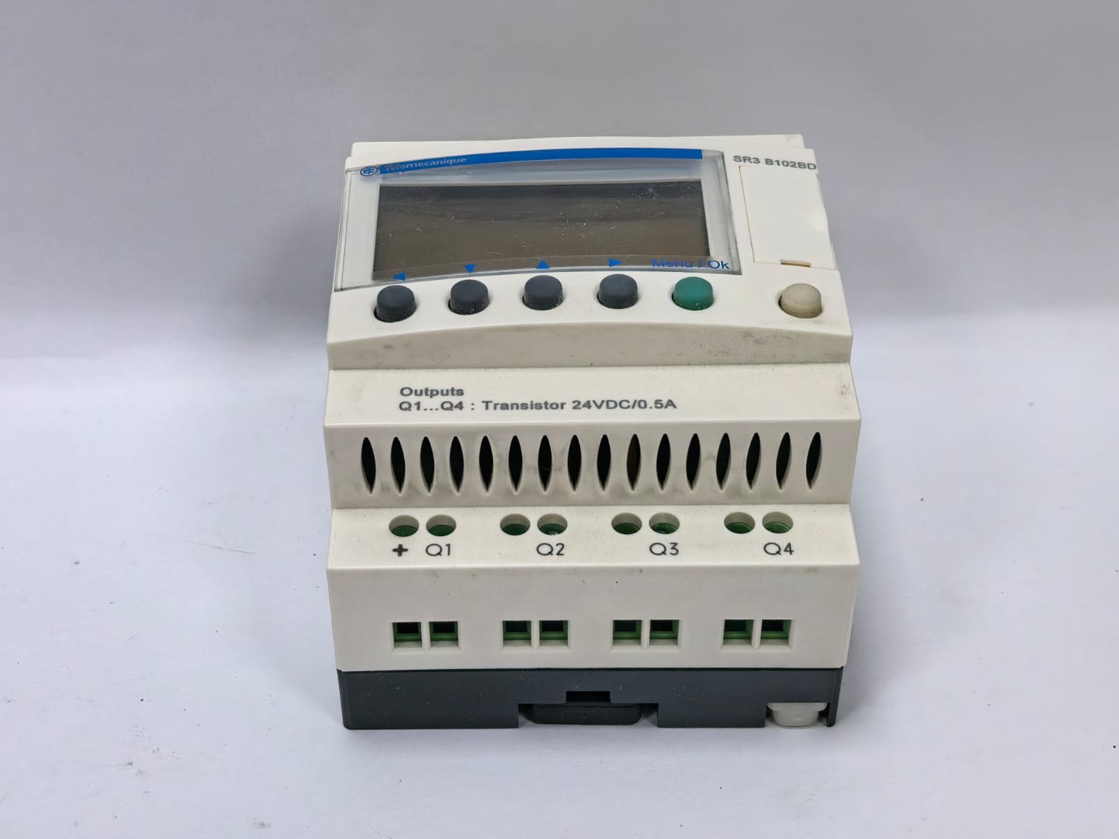 Telemecanique SR3 B102BD TELEMECANIQUE SR3 B102BD SMART RELAY WITH CLOCK 8