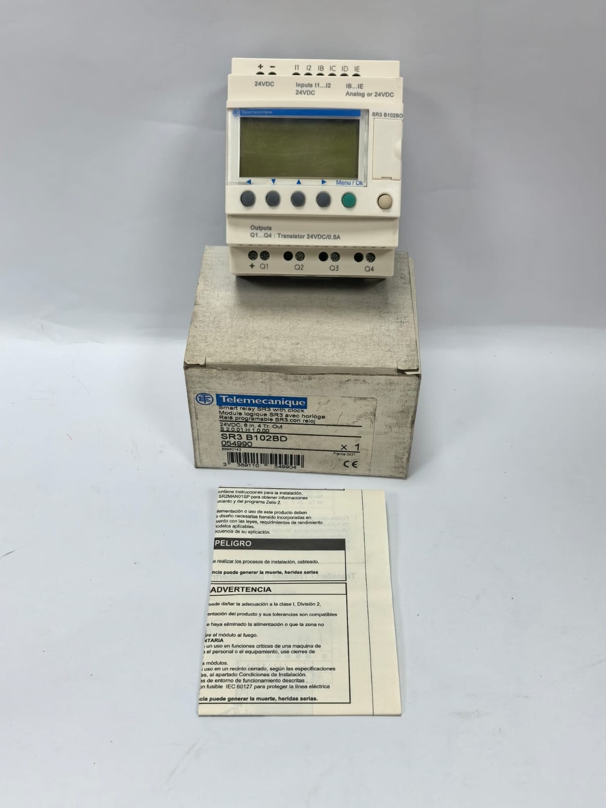 Telemecanique SR3 B102BD TELEMECANIQUE SR3 B102BD SMART RELAY WITH CLOCK 1