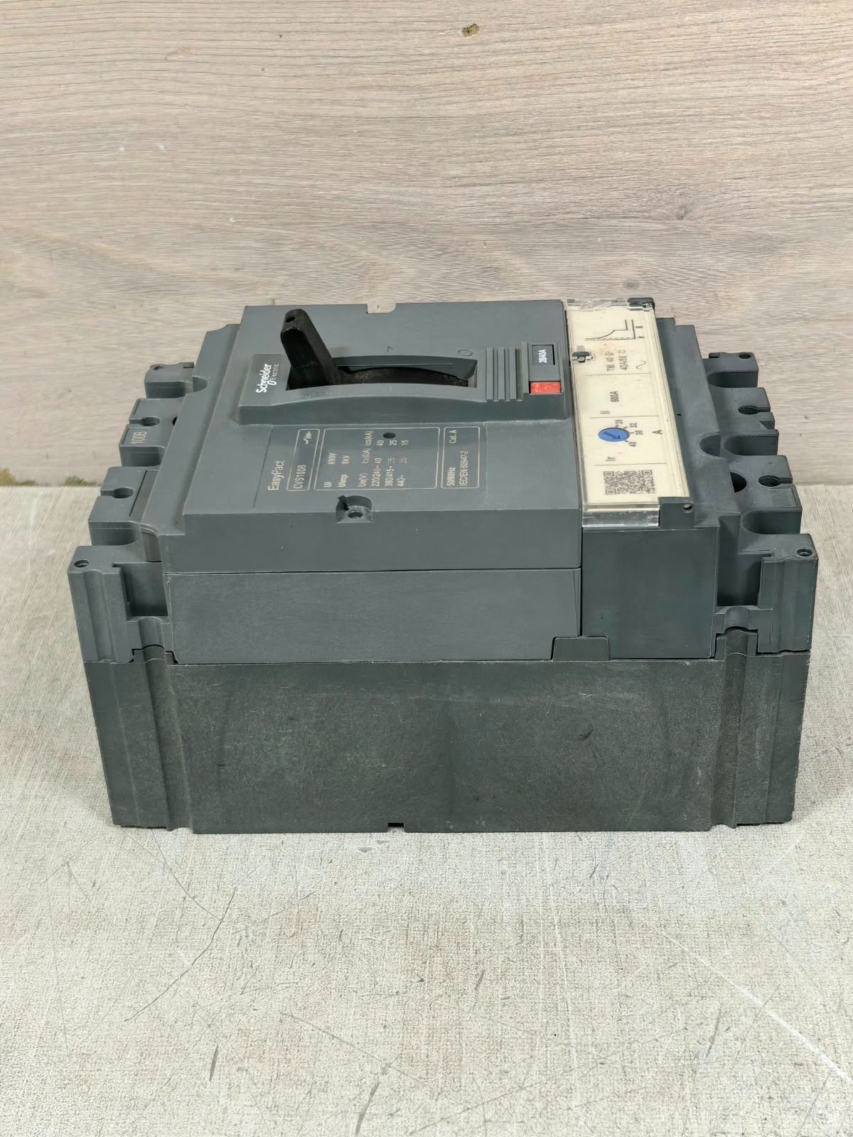 Schneider Electric CVS100B SCHNEIDER ELECTRIC EASYPACT CVS100B CIRCUIT BREAKER 690V 9