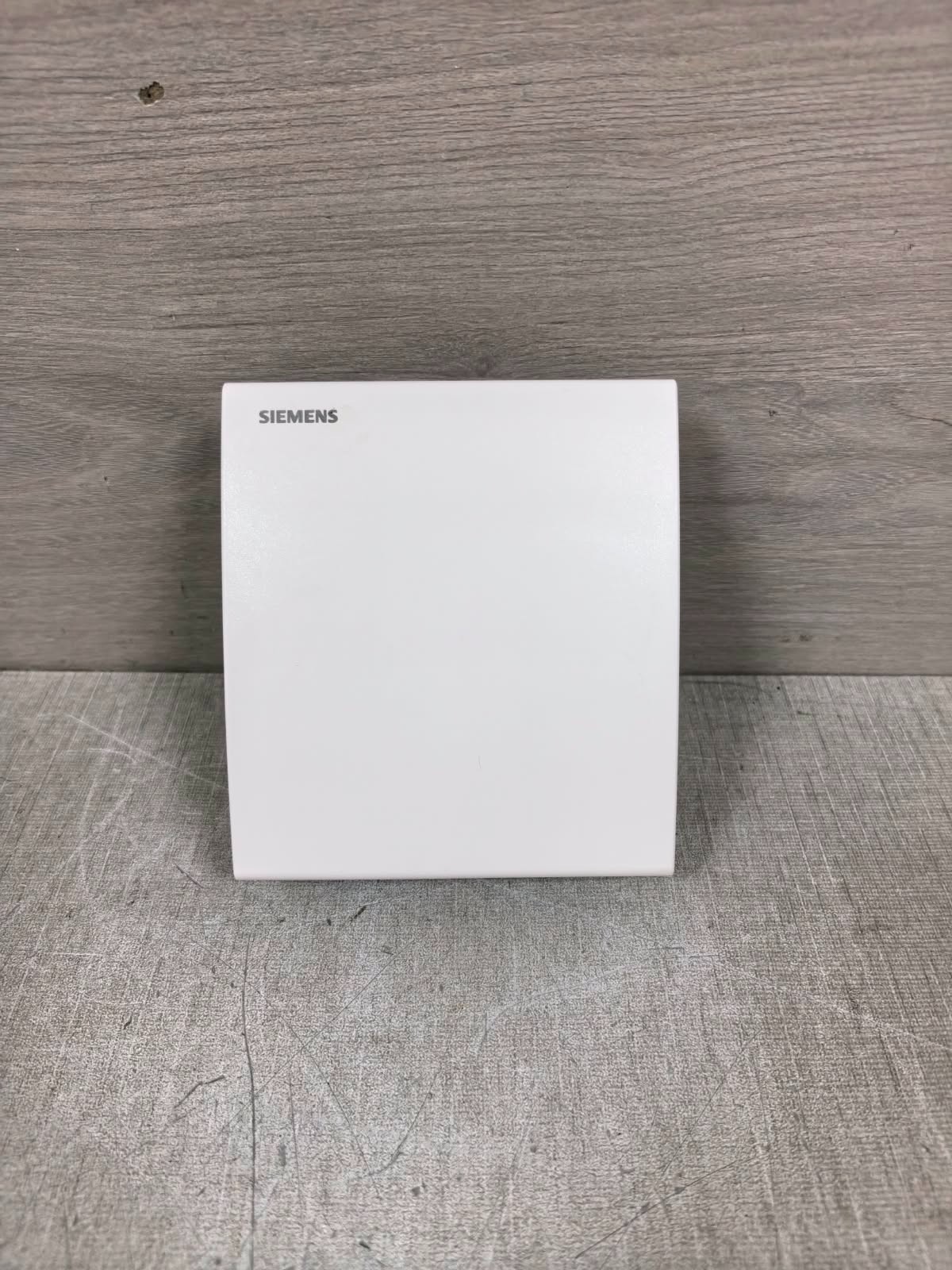 Siemens QAA24 SIEMENS QAA24 TEMPERATURE SENSOR 24V 2