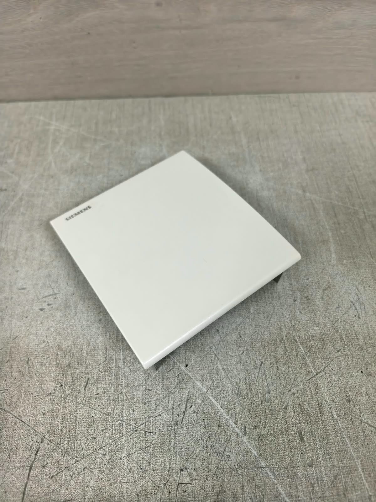 Siemens QAA24 SIEMENS QAA24 TEMPERATURE SENSOR 24V 3