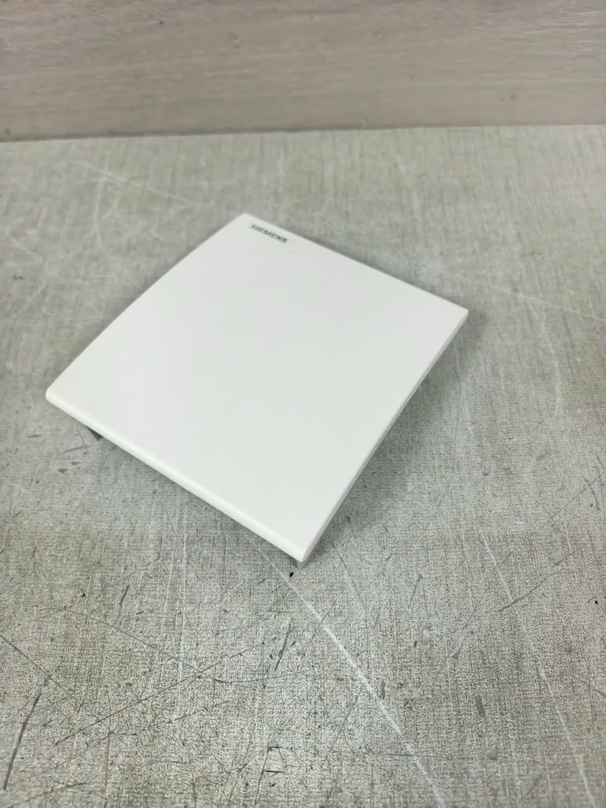 Siemens QAA24 SIEMENS QAA24 TEMPERATURE SENSOR 24V 4