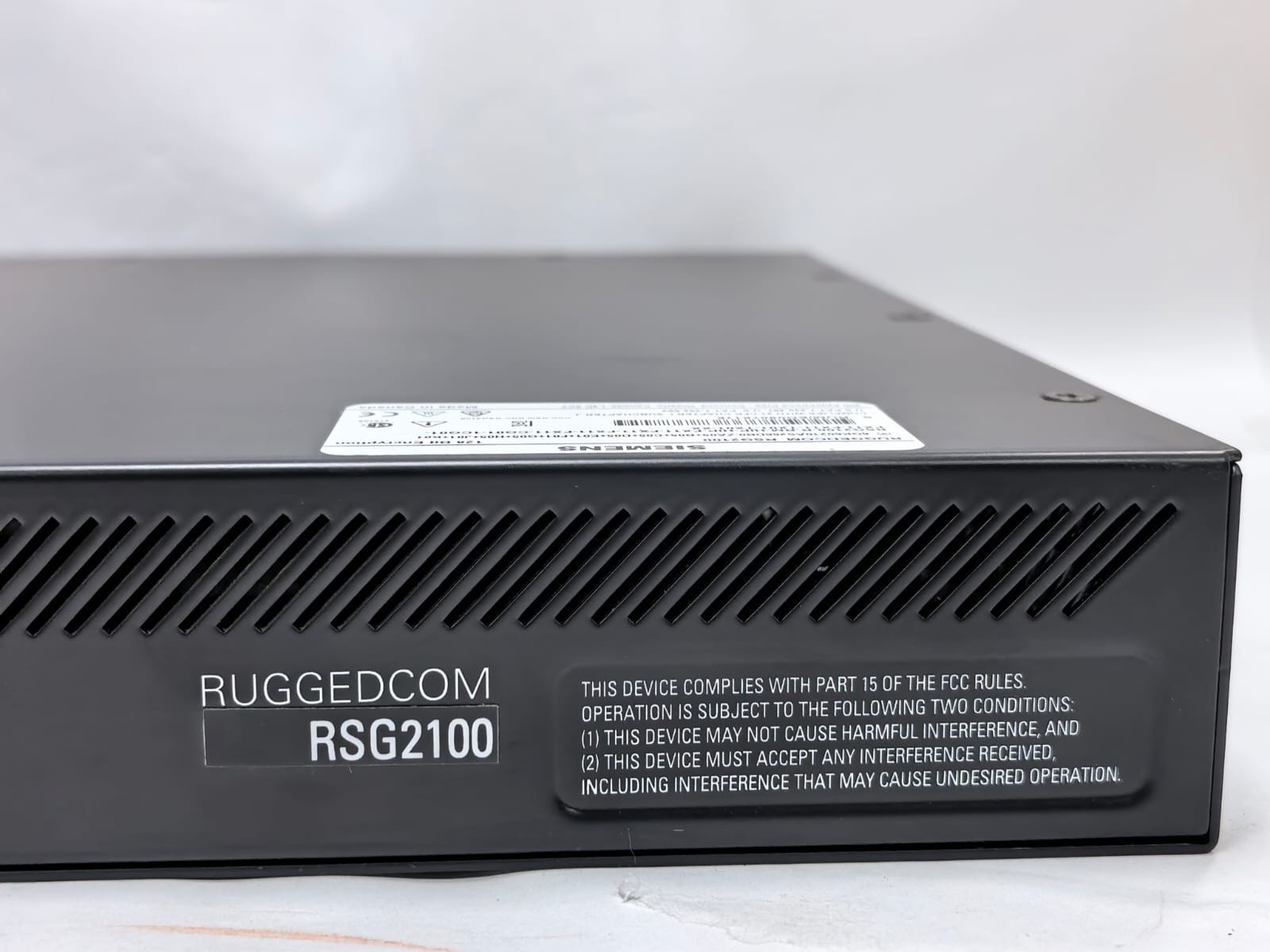Siemens RSG2100-R-RM-HIP-HIP-FX11-FX11-FX11-CG01-1CG01-FX11-FX11-TX01-TX0 SIEMENS RUGGEDCOM RSG2100 128 BIT ENCRYPTION ETHERNET SWITCH 4
