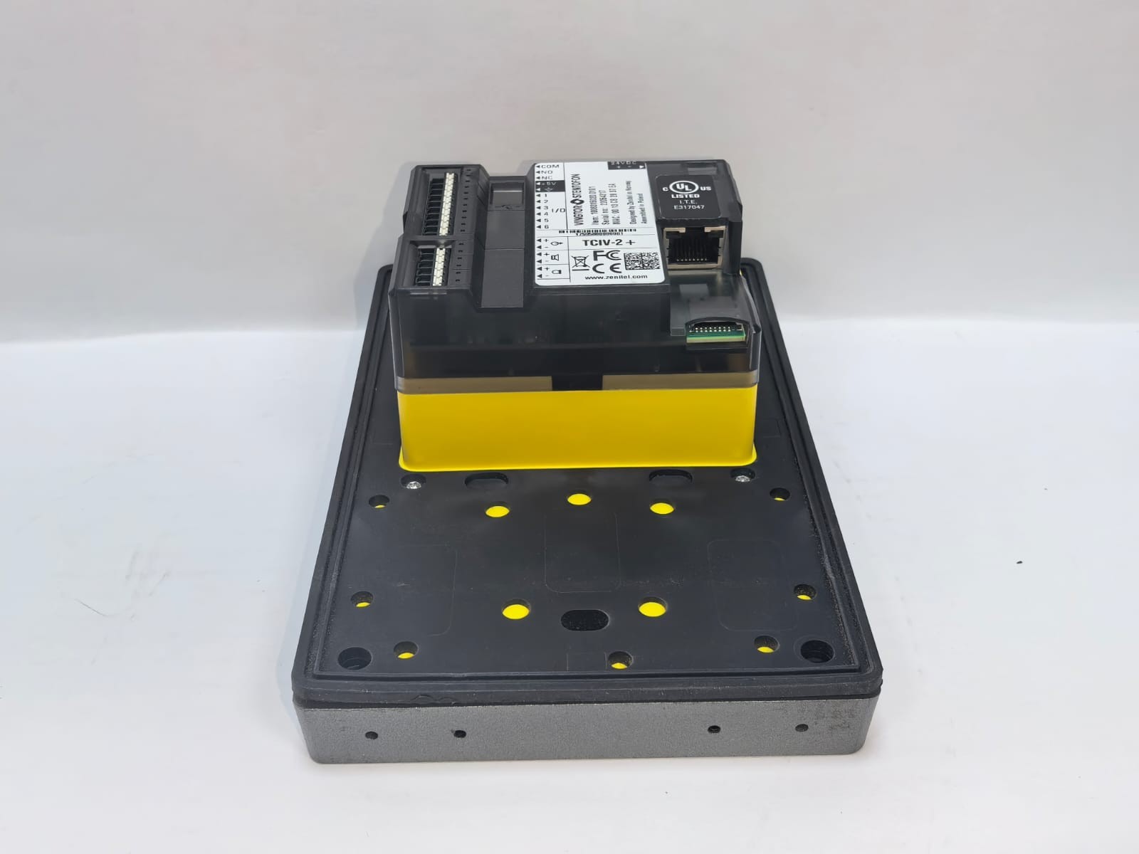 ZENITEL TCIV-2+ ZENITEL TCIV-2+ VINGTOR STENTOFON IP AND SIP VIDEO INTERCOM 8