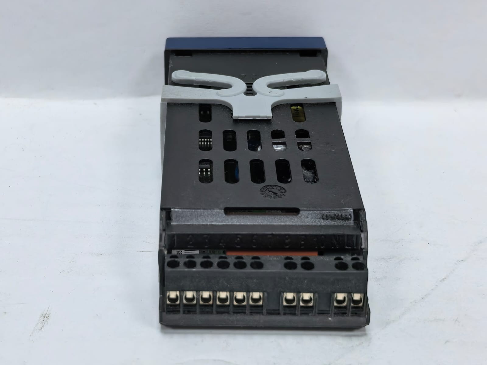 JUMO 702040/88-888-000-22/061210 JUMO ITRON 32 COMPACT CONTROLLER 702040/88-888-000-22/061210 8