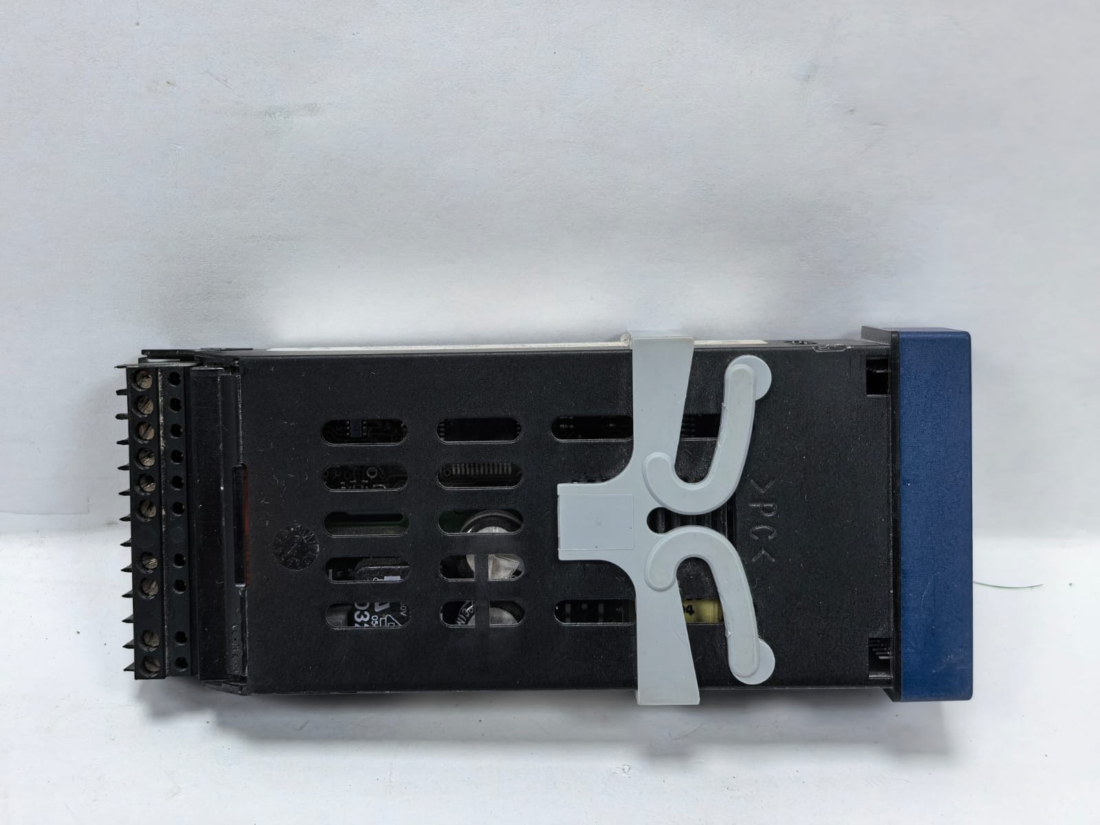 JUMO 702040/88-888-000-22/061210 JUMO ITRON 32 COMPACT CONTROLLER 702040/88-888-000-22/061210 5