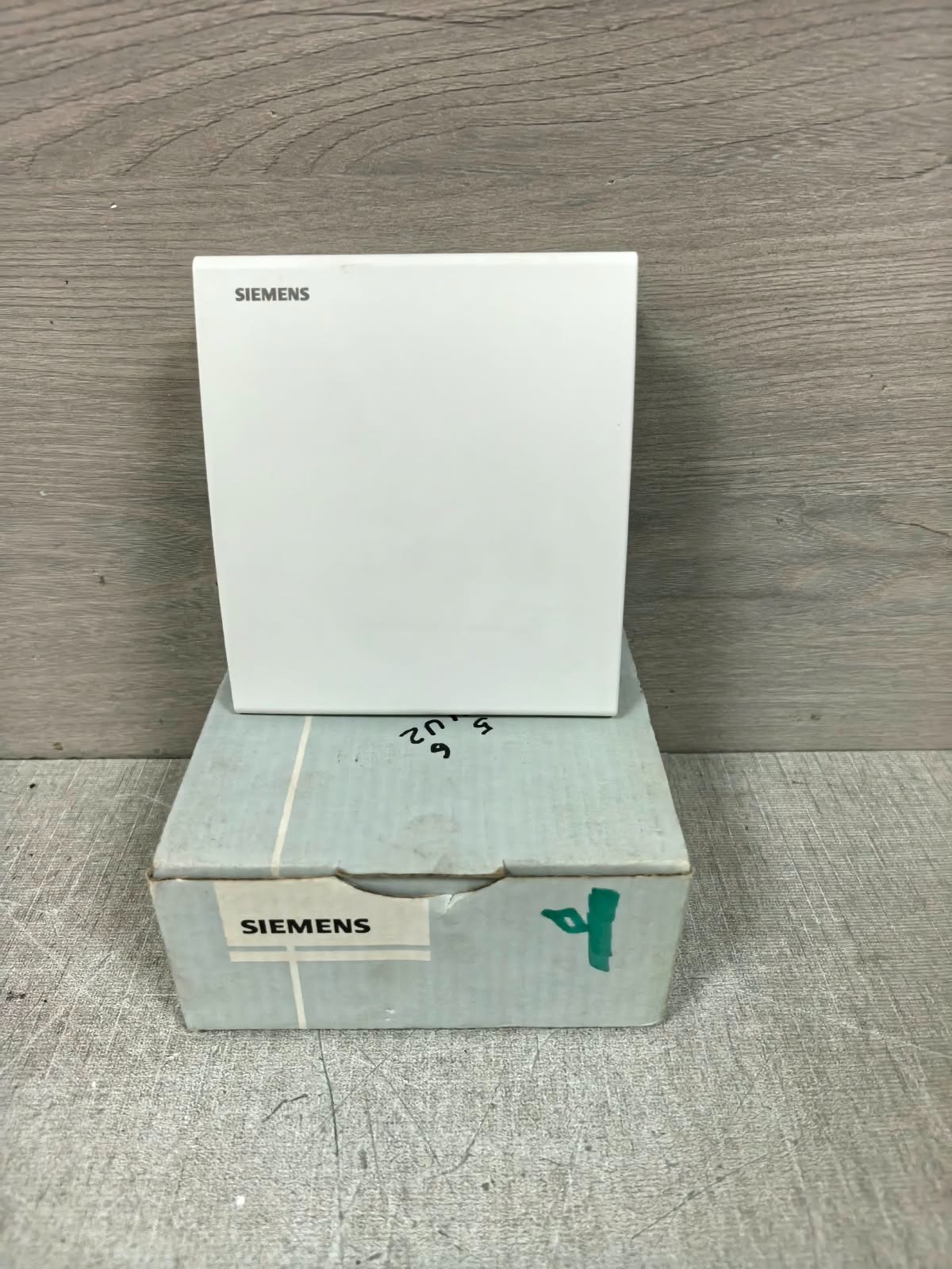 Siemens QFA2020 131202B SIEMENS QFA2020 131202B ROOM TEMPERATURE CONTROLLER 2