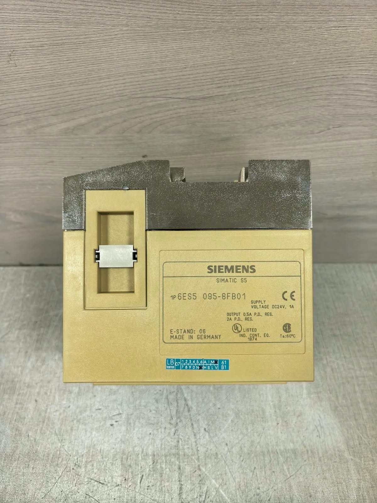 Siemens SIMATIC S5-95F 1P6ES5-095-8FB01 E-STAND:06 SIEMENS SIMATIC S5-95F 1P6ES5-095-8FB01 E-STAND:06 PROGRAMMABLE LOGIC CONTROLLER 7