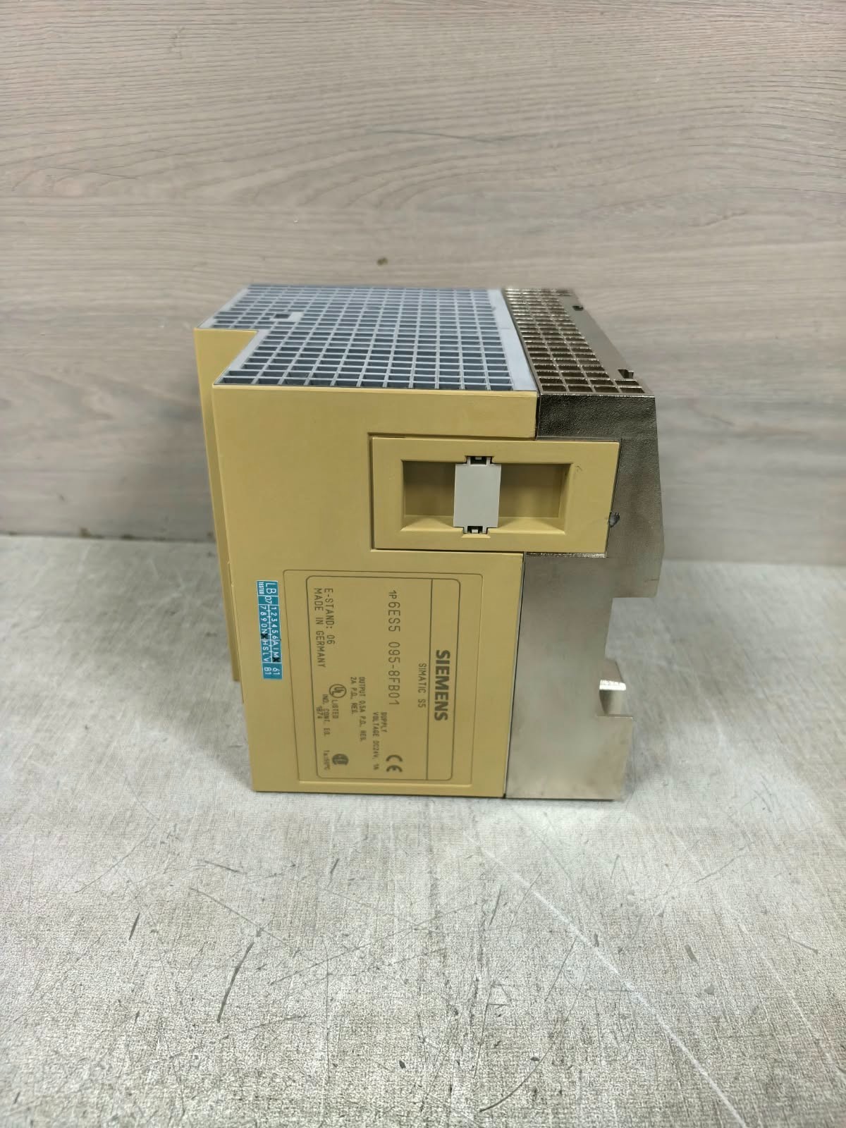 Siemens SIMATIC S5-95F 1P6ES5-095-8FB01 E-STAND:06 SIEMENS SIMATIC S5-95F 1P6ES5-095-8FB01 E-STAND:06 PROGRAMMABLE LOGIC CONTROLLER 10