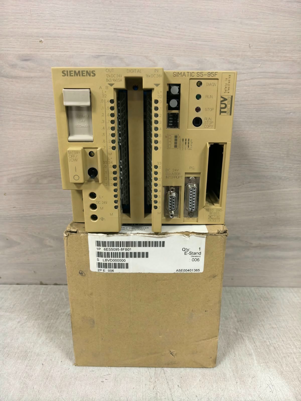 Siemens SIMATIC S5-95F 1P6ES5-095-8FB01 E-STAND:06 SIEMENS SIMATIC S5-95F 1P6ES5-095-8FB01 E-STAND:06 PROGRAMMABLE LOGIC CONTROLLER 1