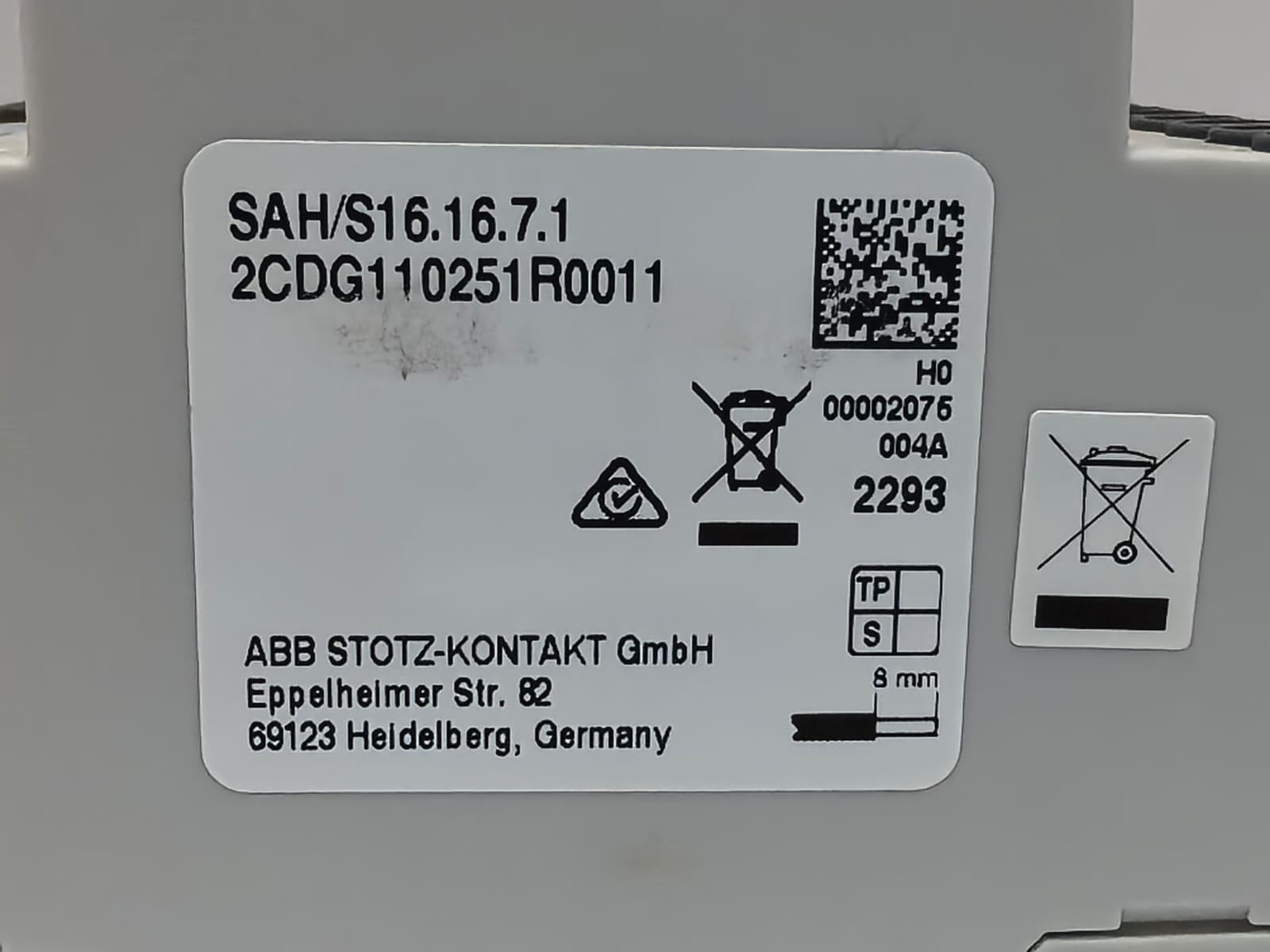 ABB 2CDG110251R0011 ABB 2CDG110251R0011 SWITCH ACTUATOR SAH/S16.16.7.1 3