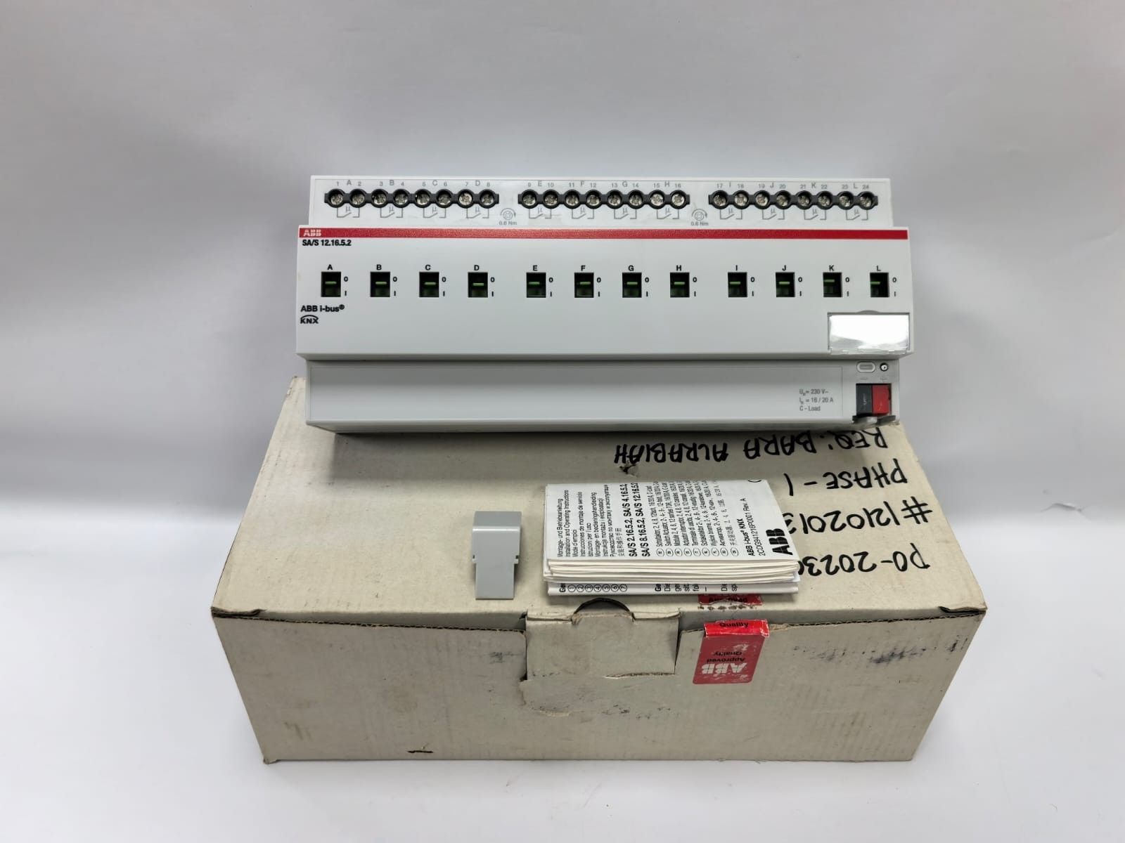 ABB 2CDG110268R0011 ABB 2CDG110268R0011 SWITCH ACTUATOR SA/S12.16.5.2 1