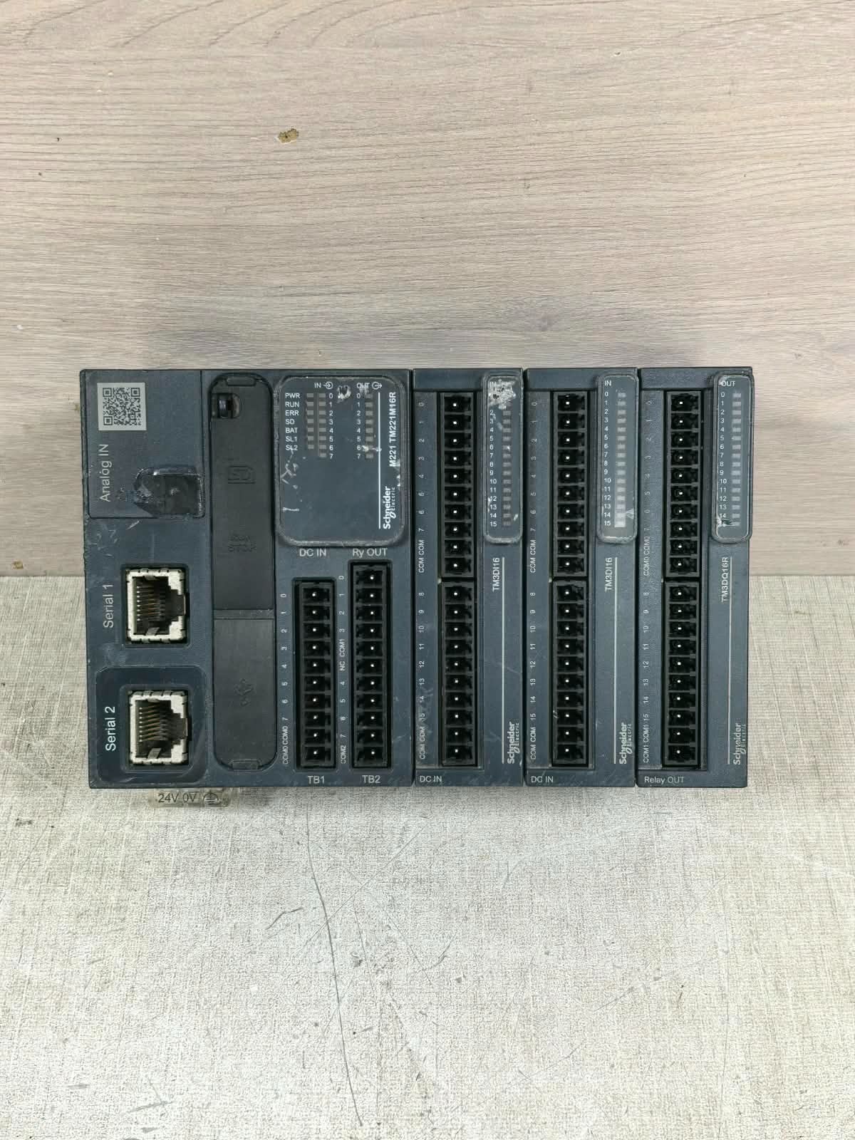 Schneider Electric TM221M16R SCHNEIDER ELECTRIC TM221M16R MODICON LOGIC CONTROLLER 2