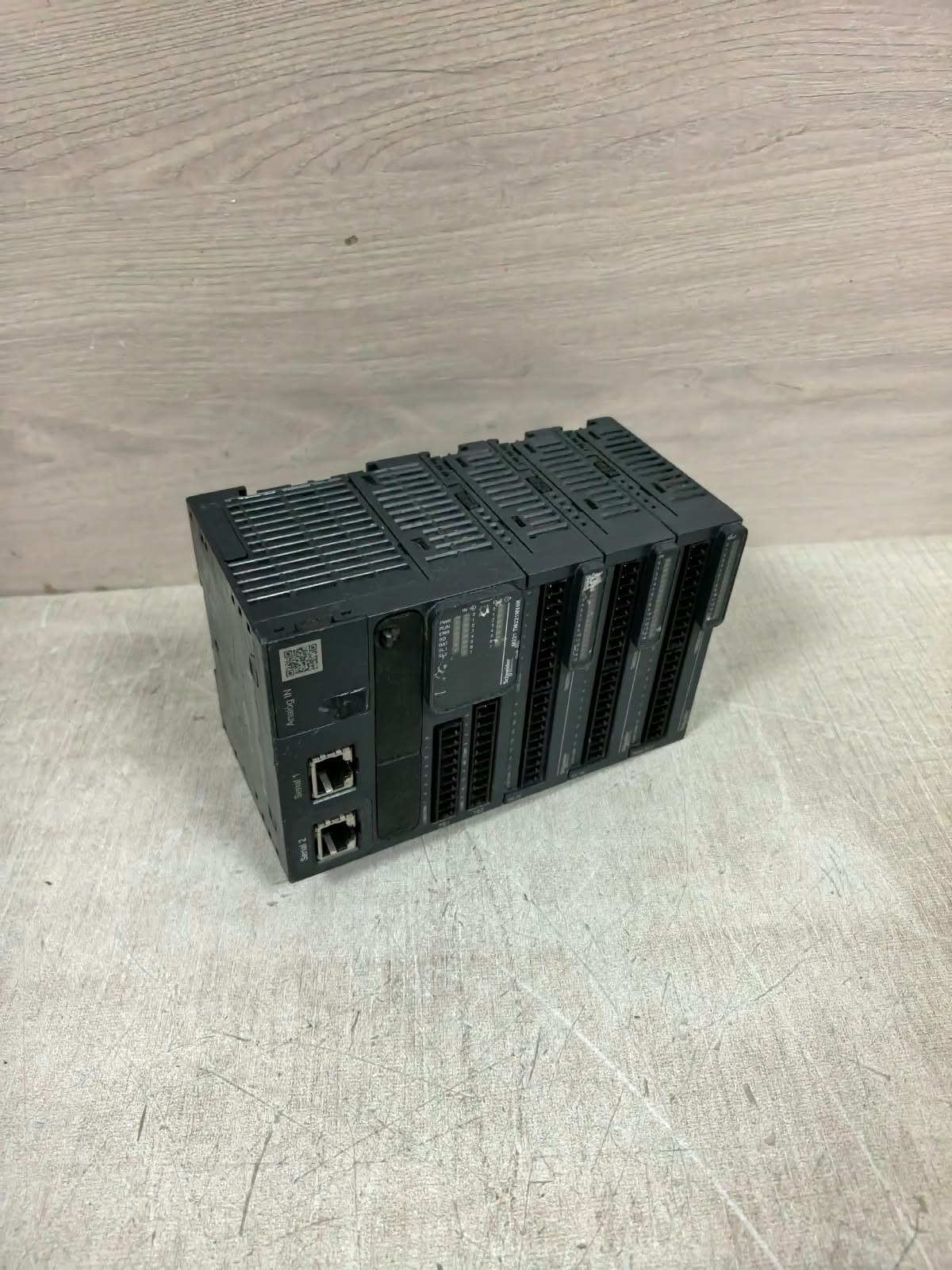 Schneider Electric TM221M16R SCHNEIDER ELECTRIC TM221M16R MODICON LOGIC CONTROLLER 4