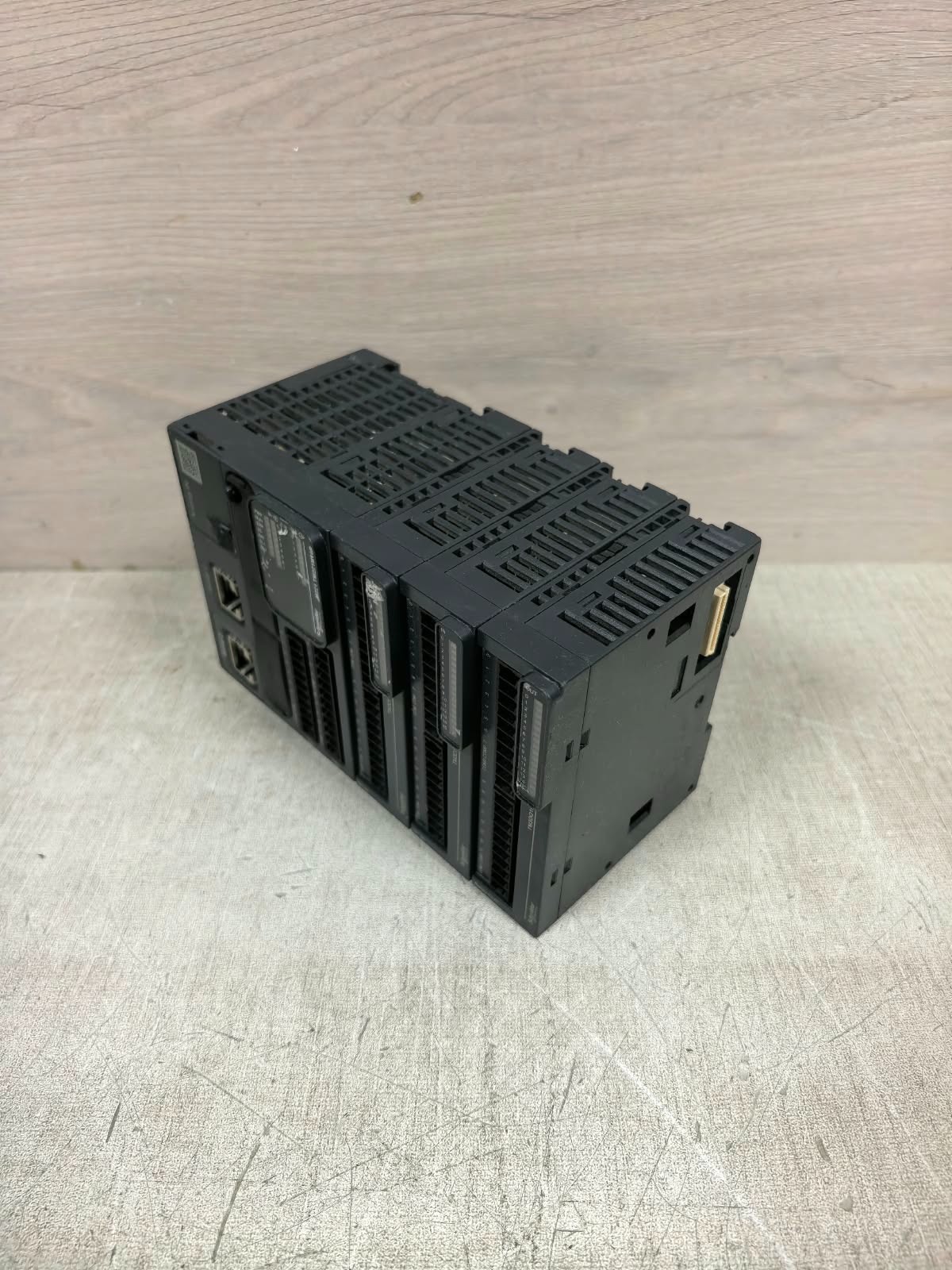 Schneider Electric TM221M16R SCHNEIDER ELECTRIC TM221M16R MODICON LOGIC CONTROLLER 5