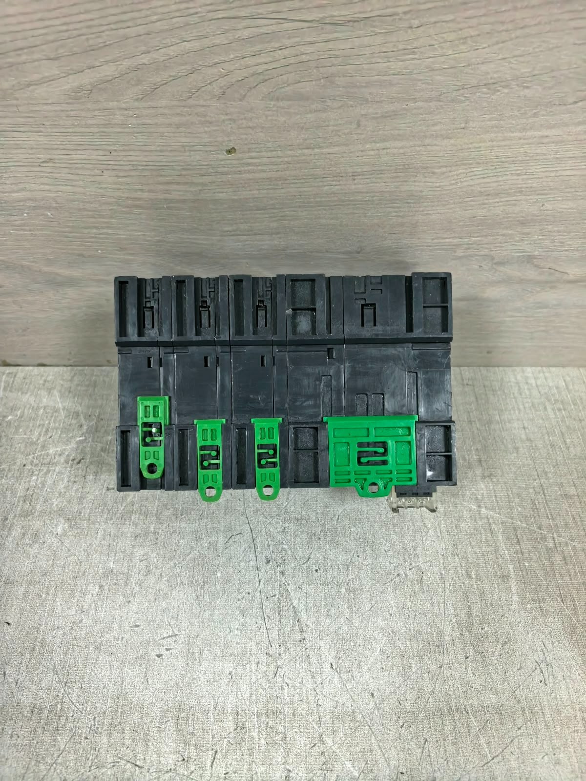 Schneider Electric TM221M16R SCHNEIDER ELECTRIC TM221M16R MODICON LOGIC CONTROLLER 8