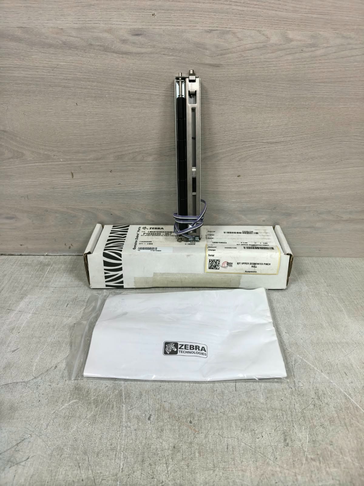 ZEBRA TECHNOLOGIES CORP. P10-46696-057 ZEBRA TECHNOLOGIES CORP. P10-46696-057 KIT UPPER SEGMENTED PICH ROLLER ZE500-6RH 1