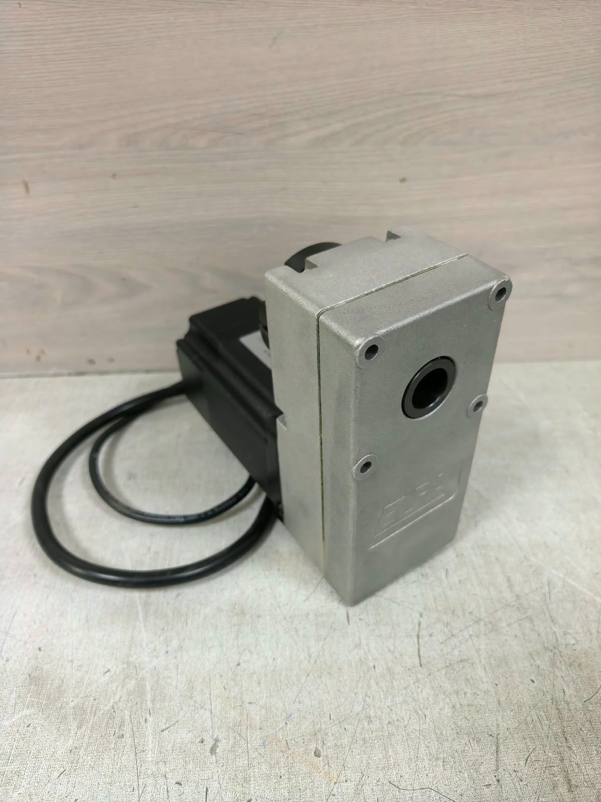 ELRA BL70M-48V-4596 ELRA BL70M-48V-4596 +SG152H-7.5;1 UL LL BRUSHLESS GEARED MOTOR 24680 3