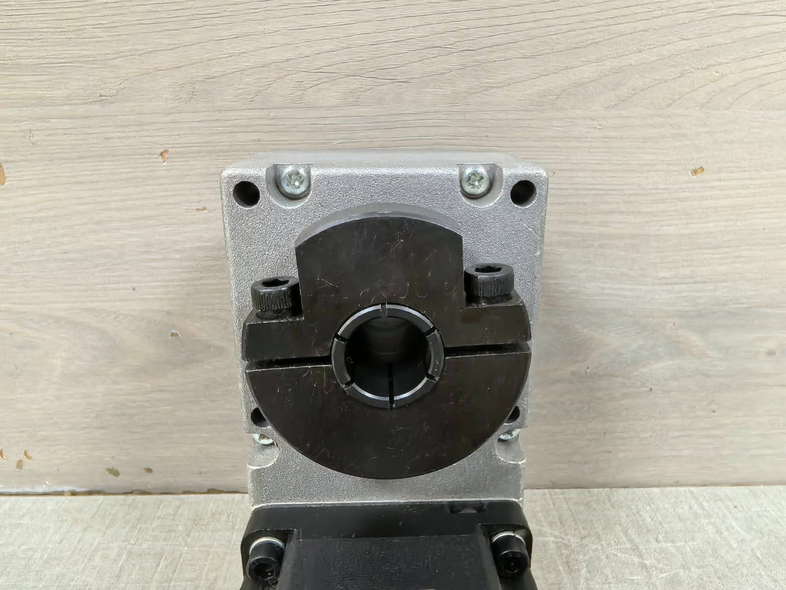 ELRA BL70M-48V-4596 ELRA BL70M-48V-4596 +SG152H-7.5;1 UL LL BRUSHLESS GEARED MOTOR 24680 9