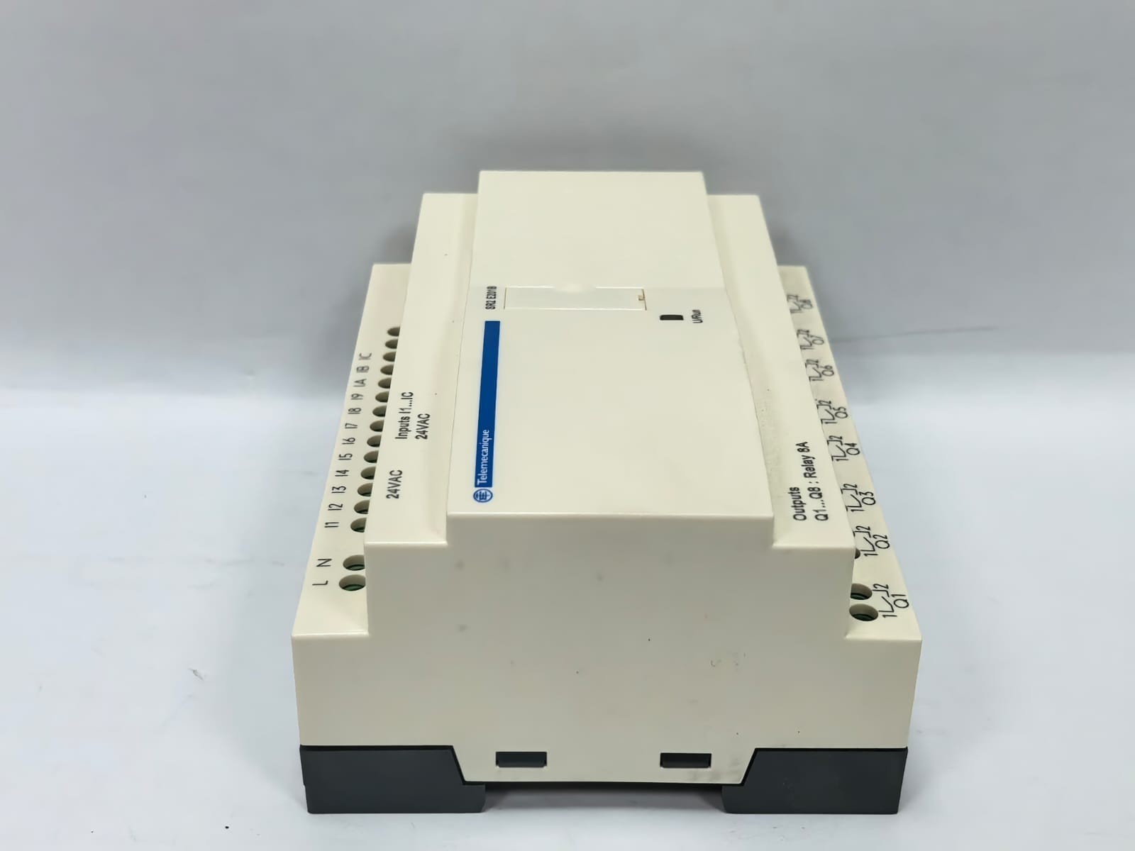 Telemecanique SR2 E201B TELEMECANIQUE SR2 E201B COMPACT SMART RELAY 6