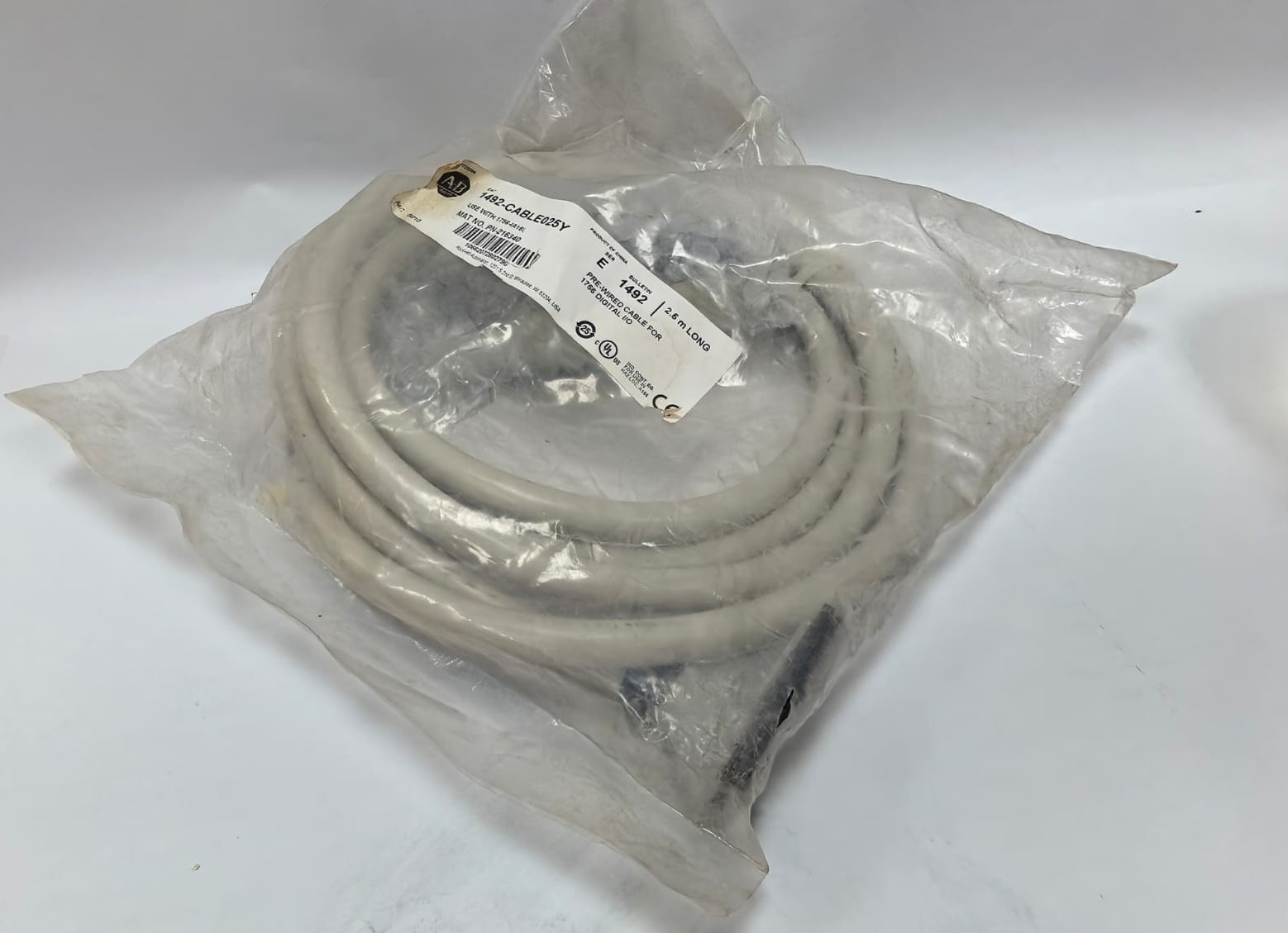 Allen-Bradley 216340 ALLEN-BRADLEY 1492-CABLE025Y PRE-WIRED CABLE FOR 1756 DIGITAL I/O PN.216340 6