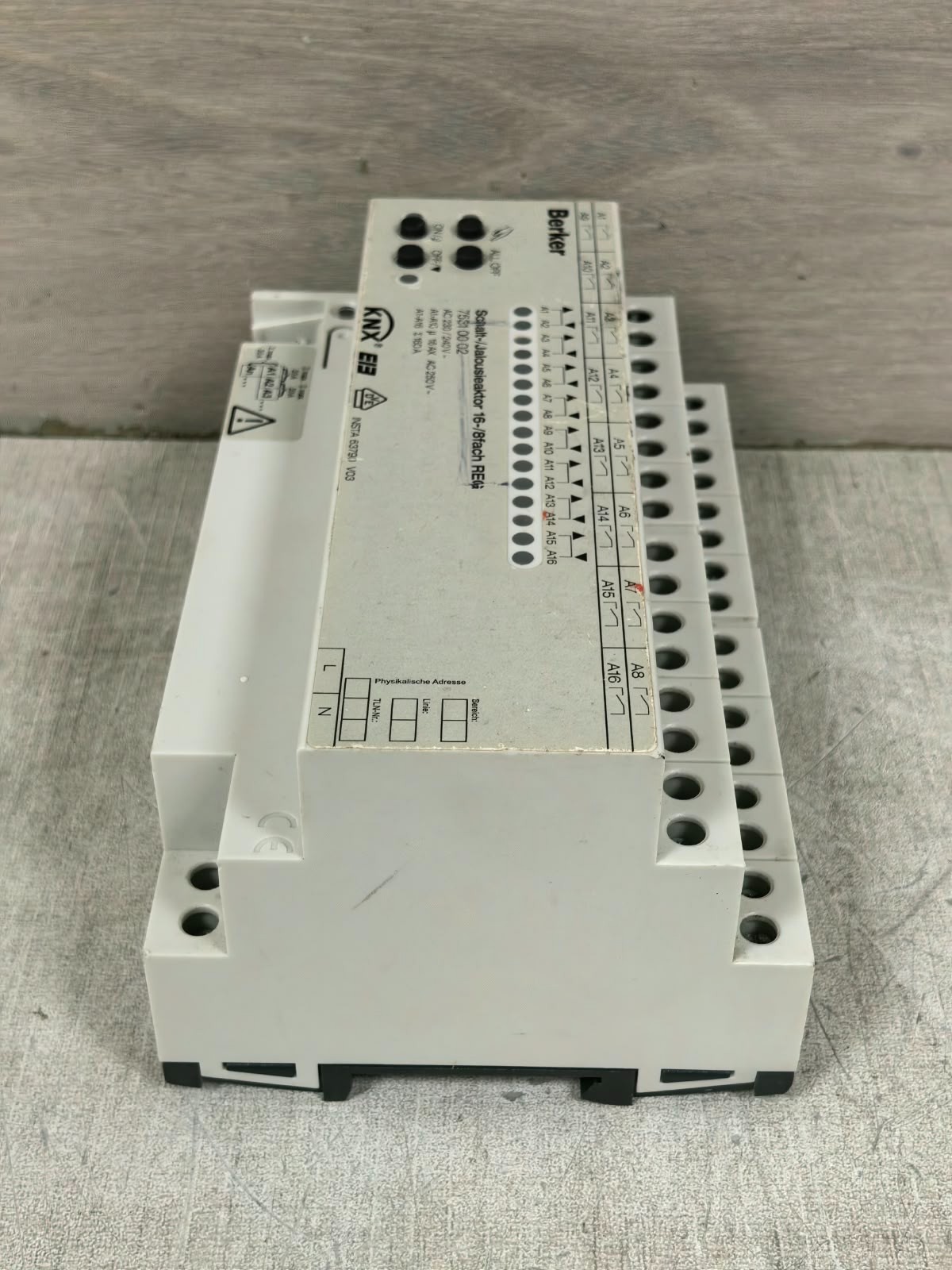 BERKER 75310002 BERKER 75310002 SCHALT/JALOUSIEKTOR 16/8FACH REG 5