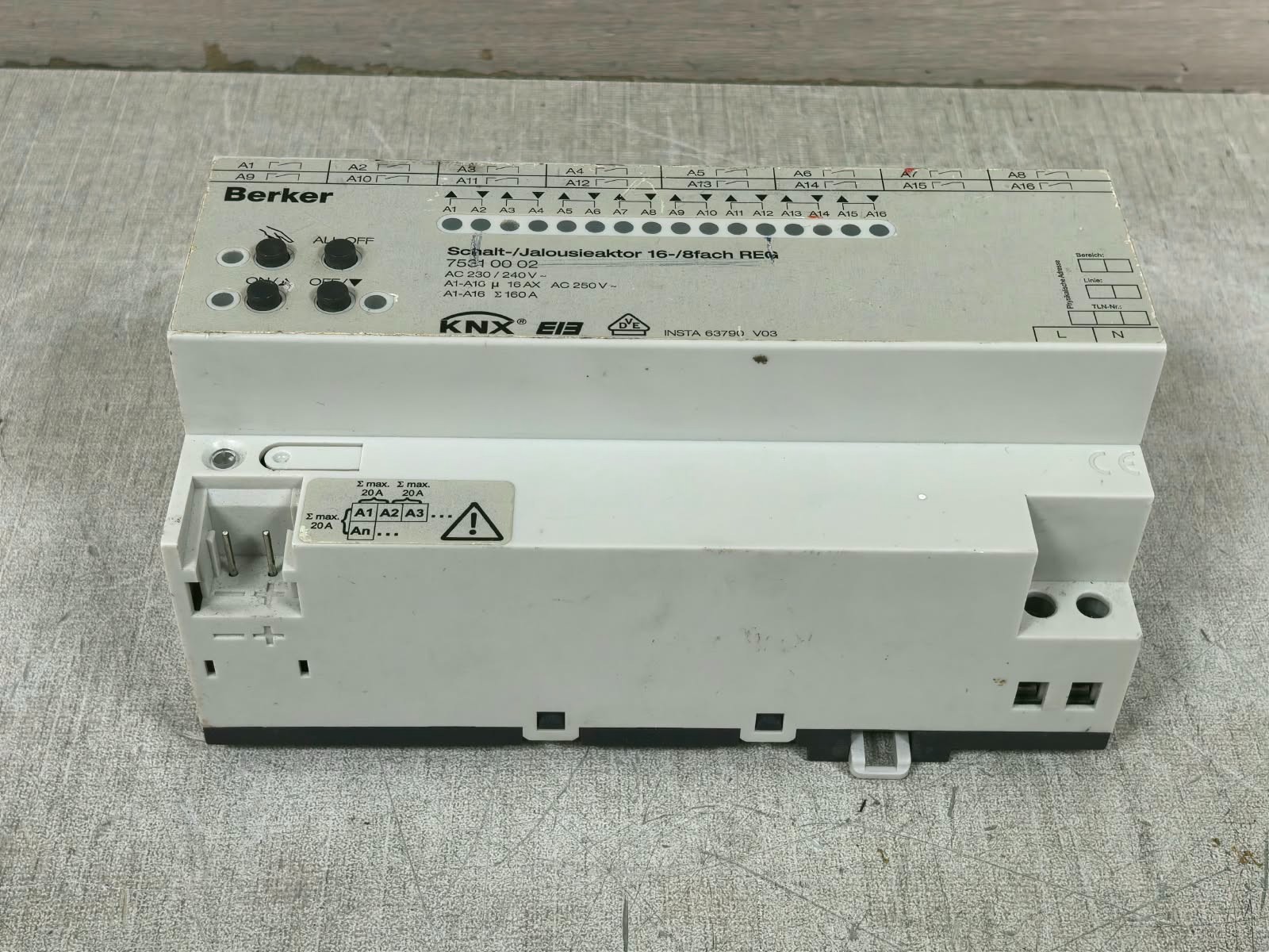 BERKER 75310002 BERKER 75310002 SCHALT/JALOUSIEKTOR 16/8FACH REG 8