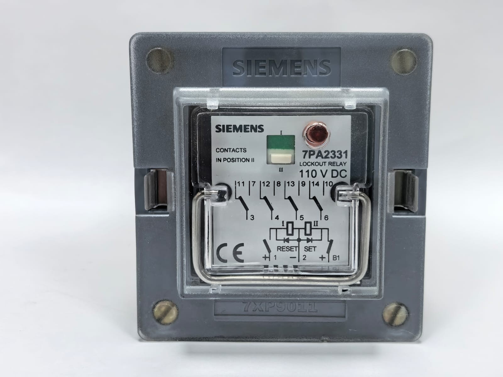 Siemens 7PA2331 SIEMENS 7PA2331 LOCKOUT RELAY 110VDC WITH 7XP9011 SOCKET 2