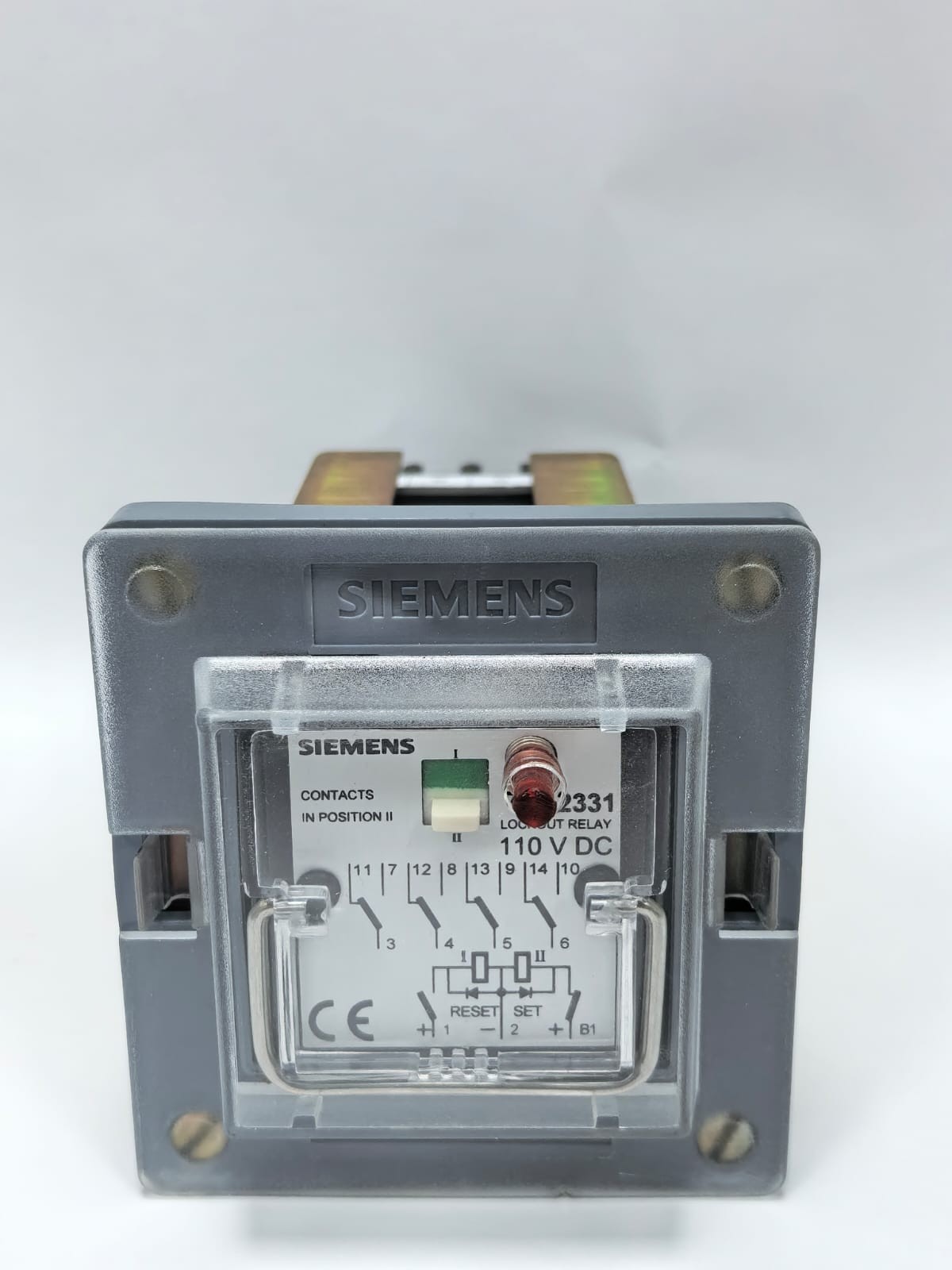 Siemens 7PA2331 SIEMENS 7PA2331 LOCKOUT RELAY 110VDC WITH 7XP9011 SOCKET 1