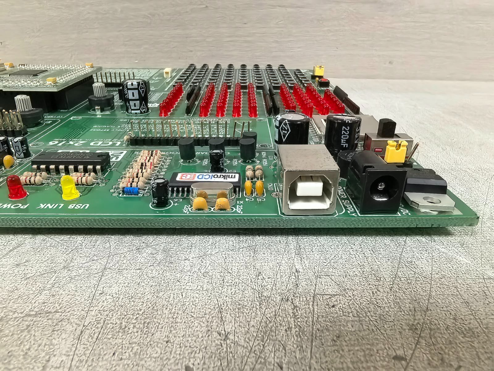 MIKROELEKTRONIKA LVI8FJ MIKROELEKTRONIKA LVI8FJ MICROCONTROLLER DEVELOPMENT SYSTEM 8