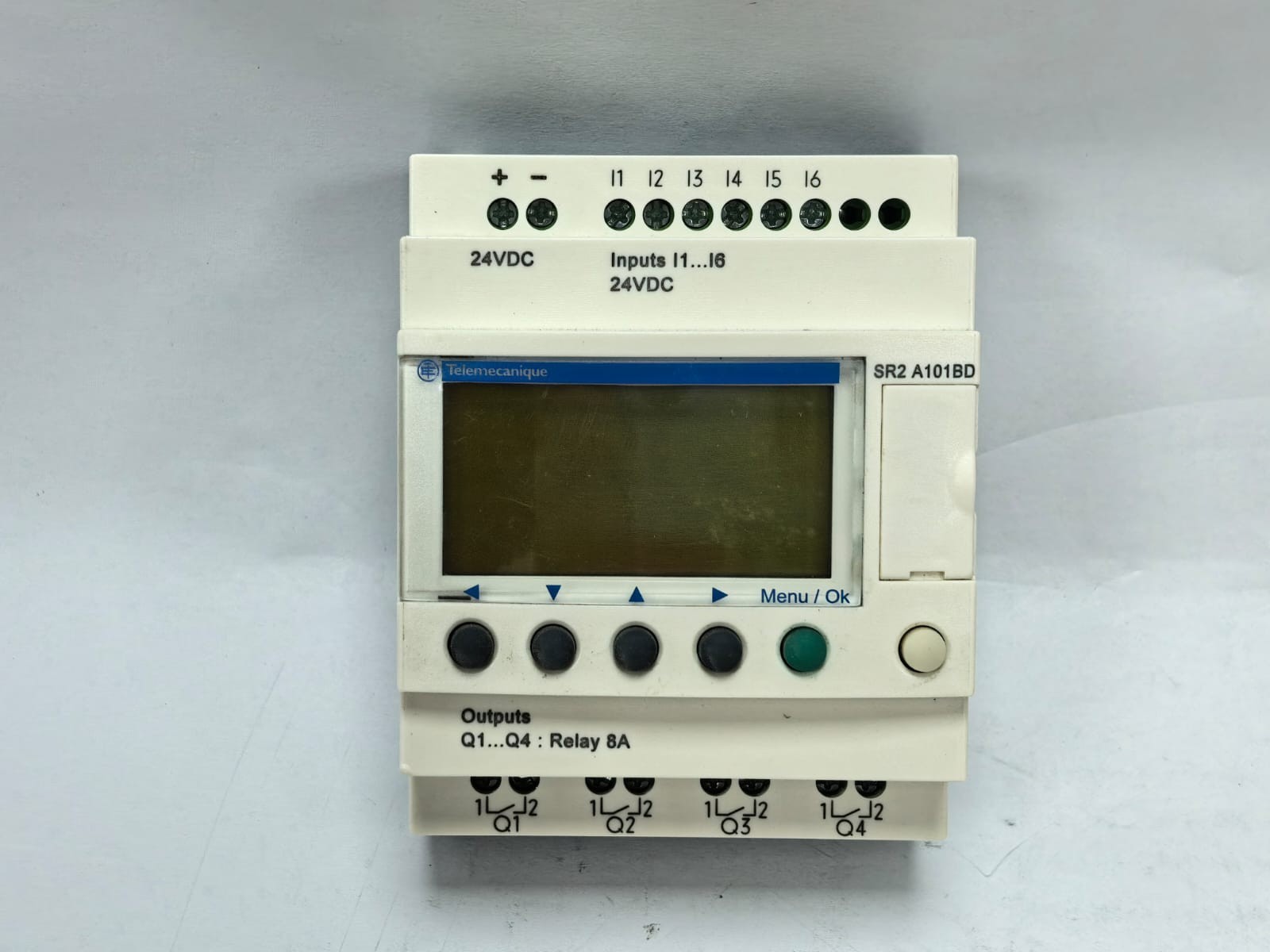 Telemecanique SR2 A101BD TELEMECANIQUE SR2 A101BD SMART RELAY 2