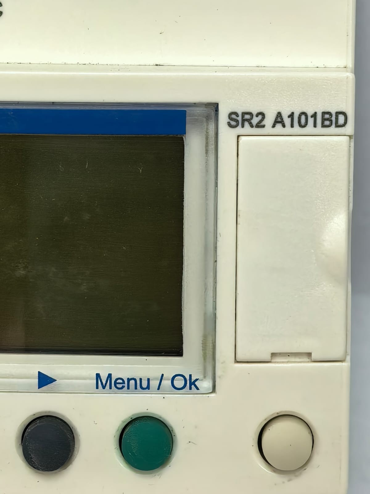 Telemecanique SR2 A101BD TELEMECANIQUE SR2 A101BD SMART RELAY 3