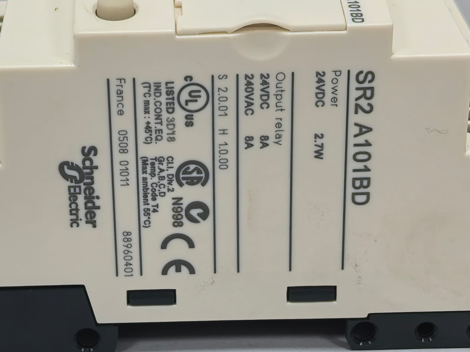 Telemecanique SR2 A101BD TELEMECANIQUE SR2 A101BD SMART RELAY 4