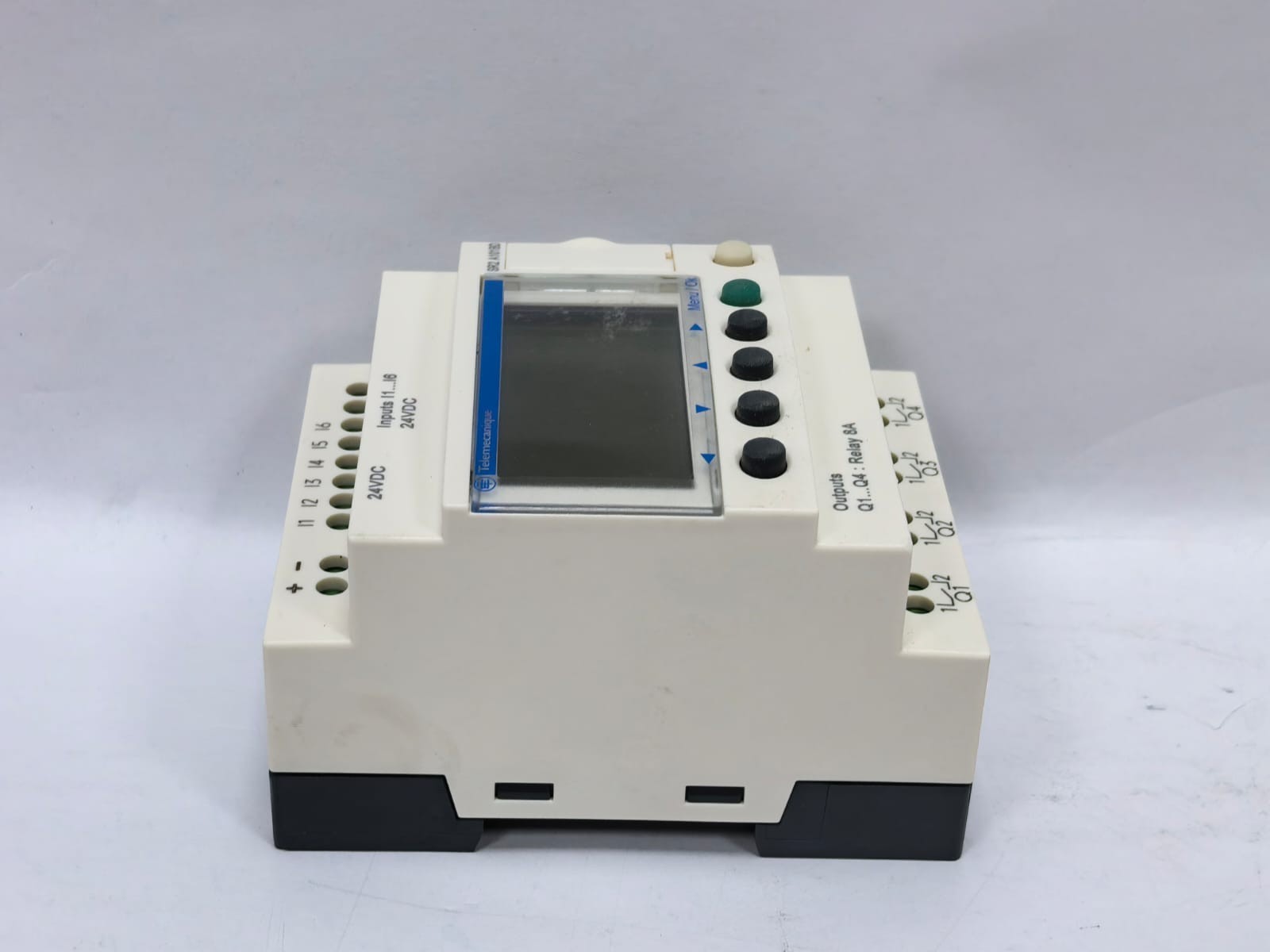 Telemecanique SR2 A101BD TELEMECANIQUE SR2 A101BD SMART RELAY 7