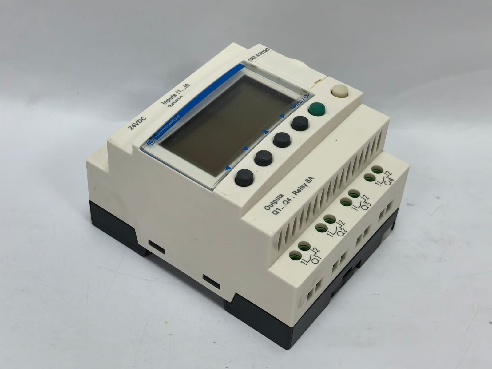 Telemecanique SR2 A101BD TELEMECANIQUE SR2 A101BD SMART RELAY 10