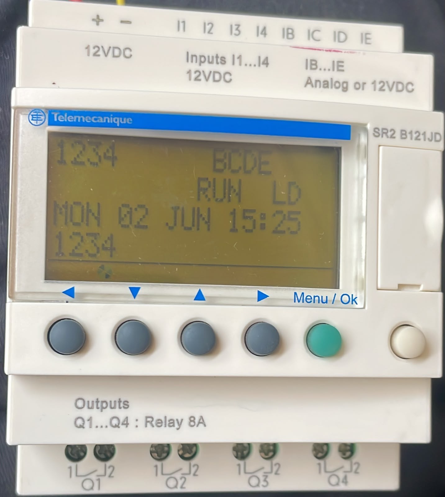 Telemecanique SR2 B121JD TELEMECANIQUE SR2 B121JD COMPACT SMART RELAY 1