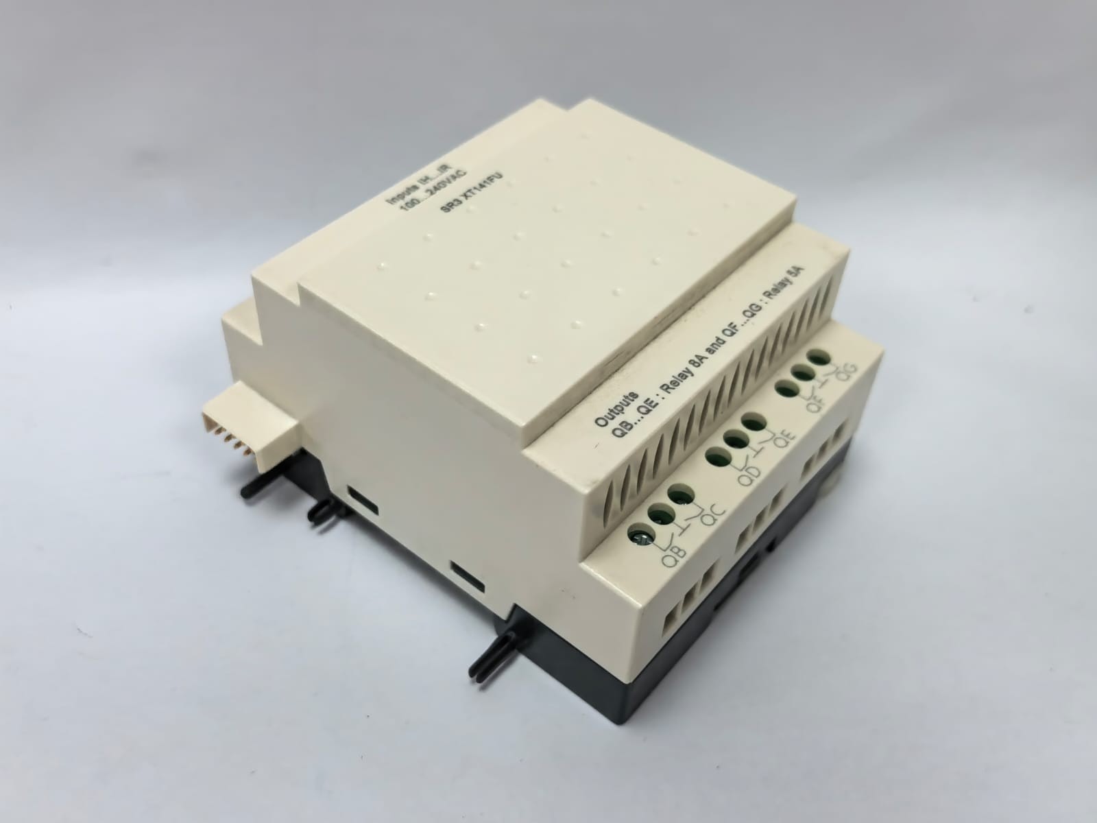 Telemecanique SR3 XT141FU TELEMECANIQUE SR3 XT141FU EXPANSION MODULE 8